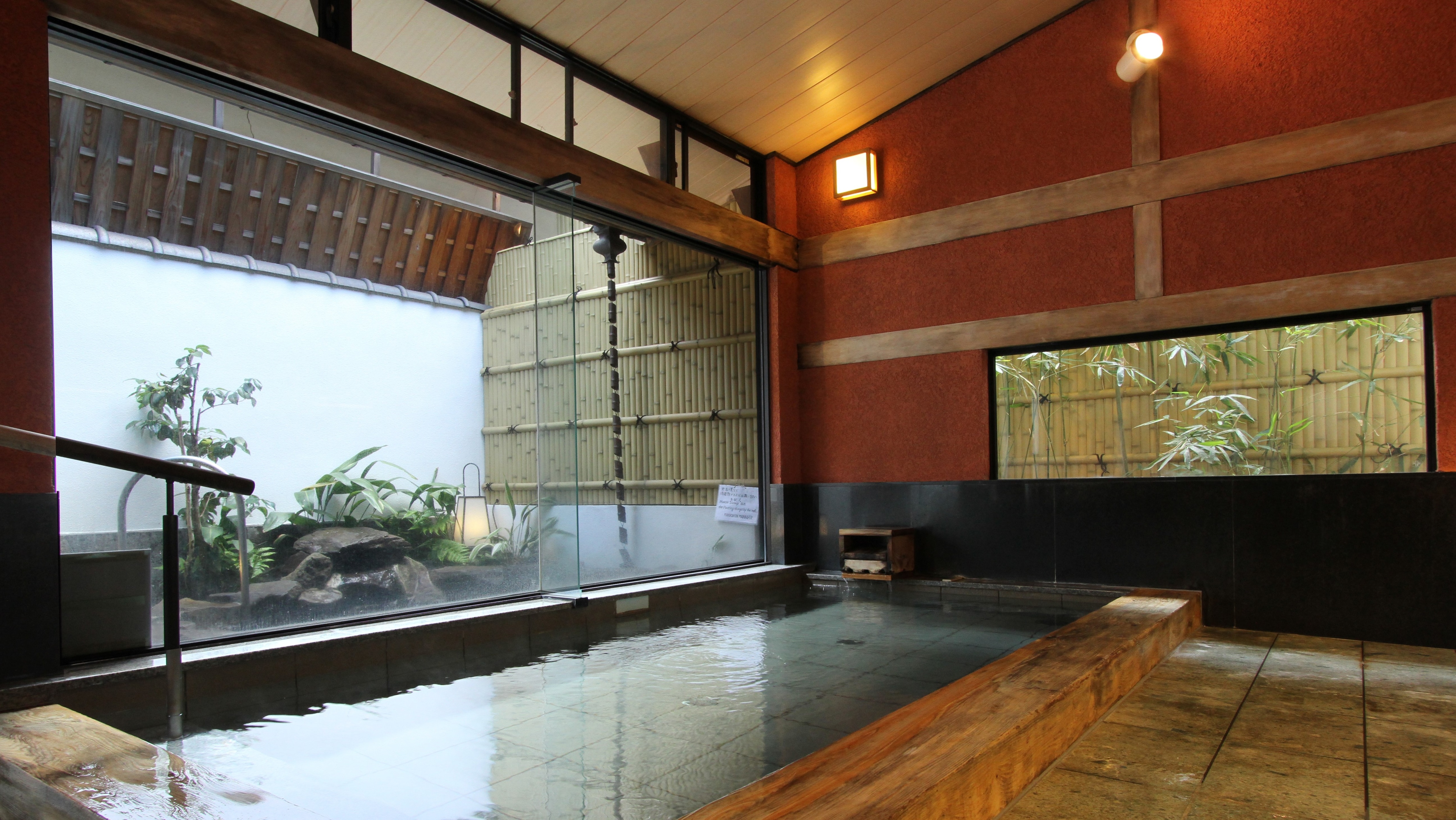 [Tenjo no Yu] The indoor bath is a fragrant bathtub using Maki Takano.