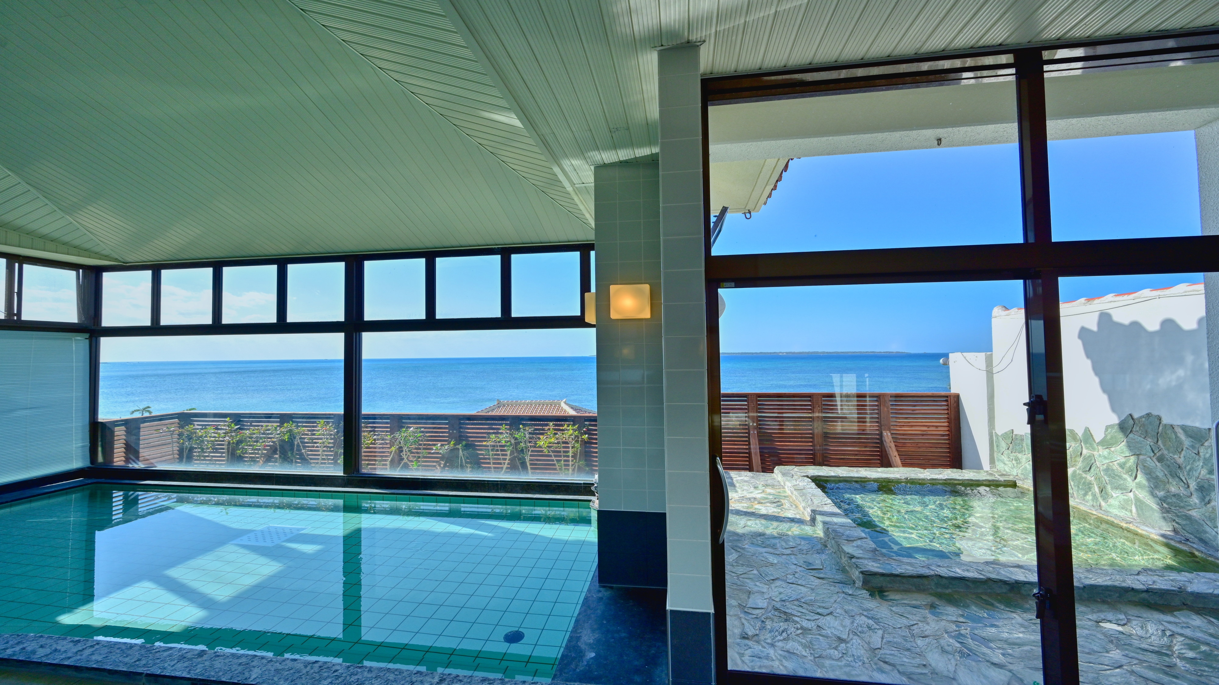 帶露天浴池的大浴場