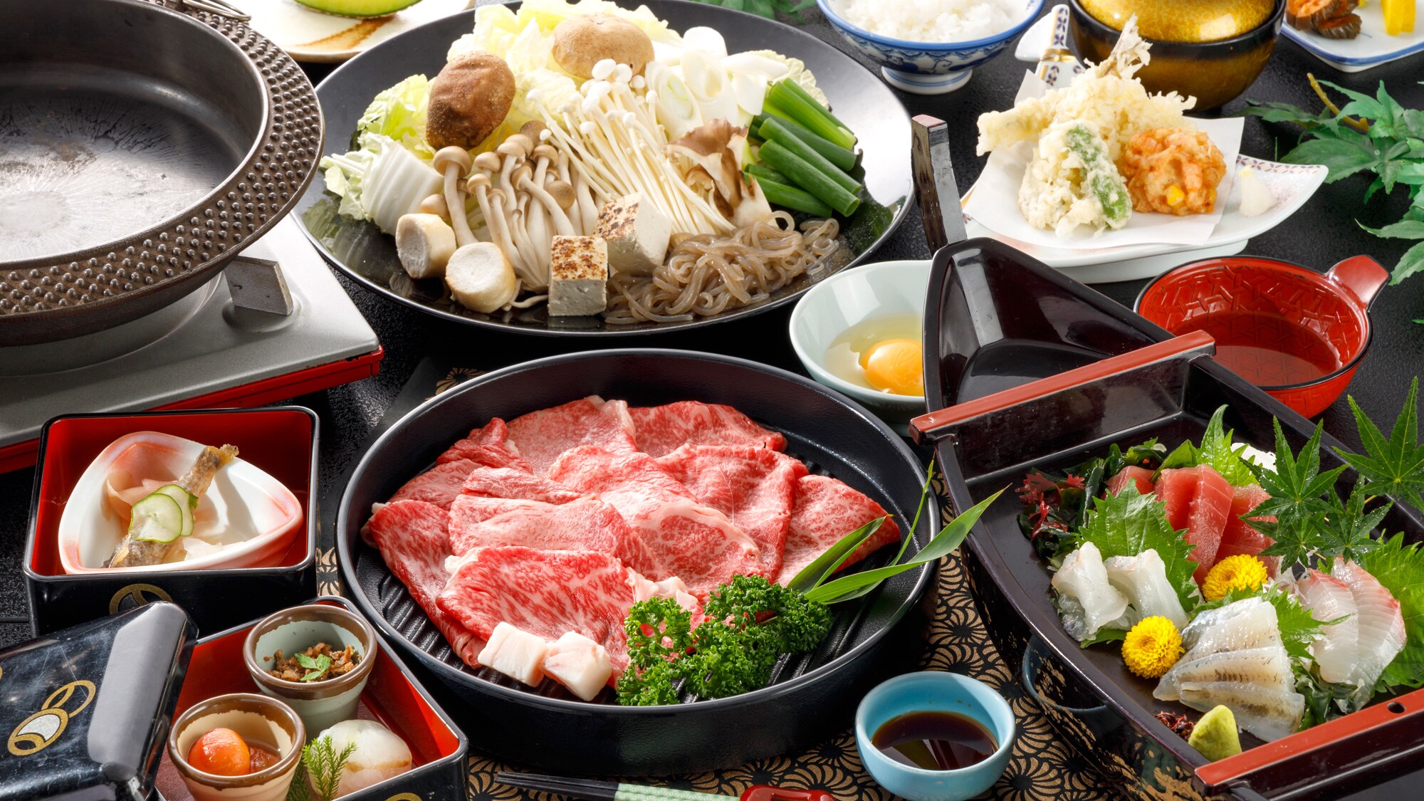 The finest Hazu Wagyu beef hot pot with sukiyaki ...!