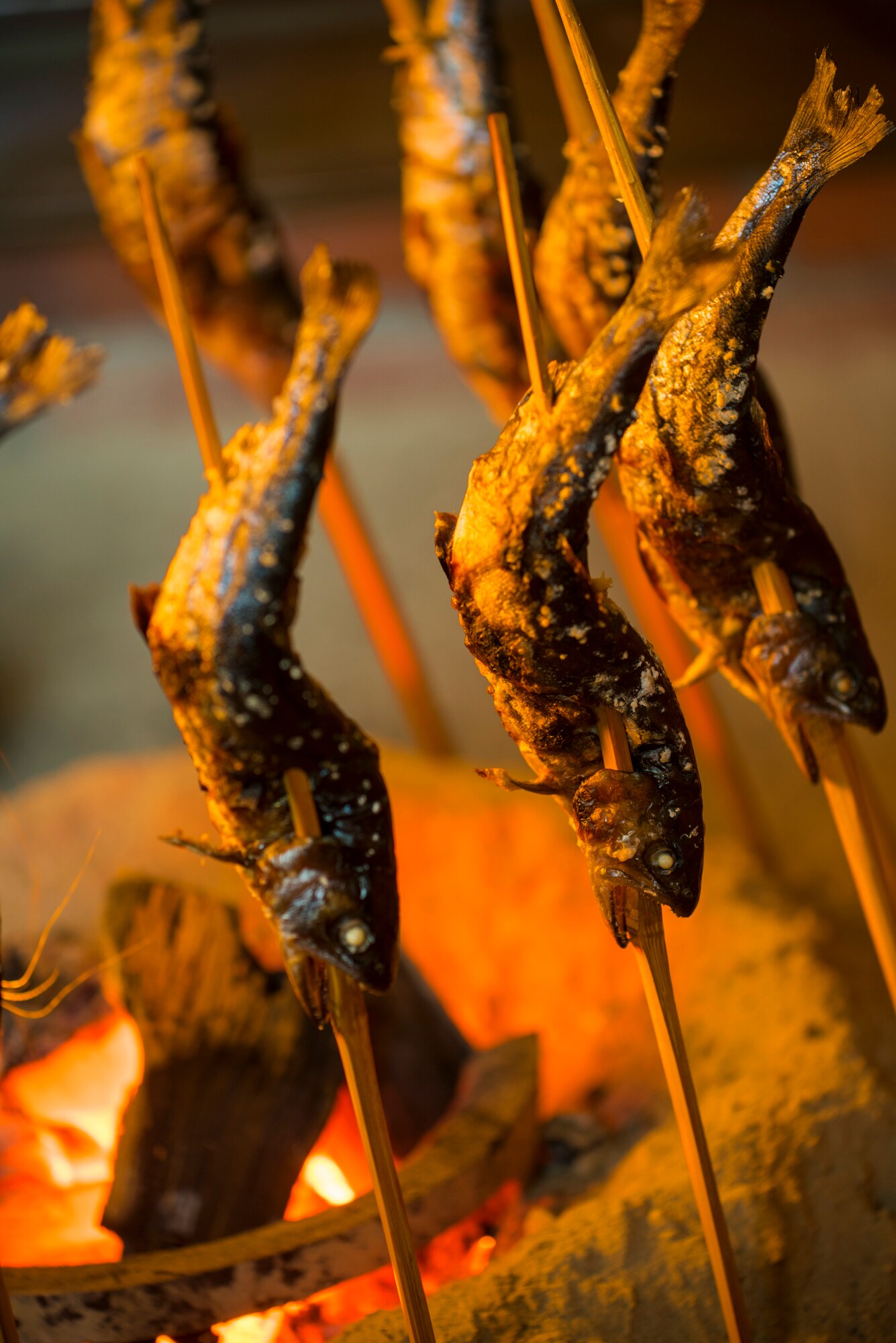 Enjoy a leisurely meal around the hearth, savoring the yamame trout caught in the clear streams at the foot of Mt. Hayachine, one of the three mountains of Tono!