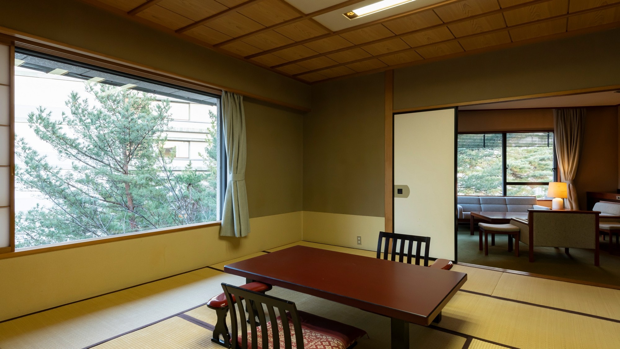 Honmaru Special Room "Katsura" A spacious room with a Japanese-style room, living room and twin bedroom.