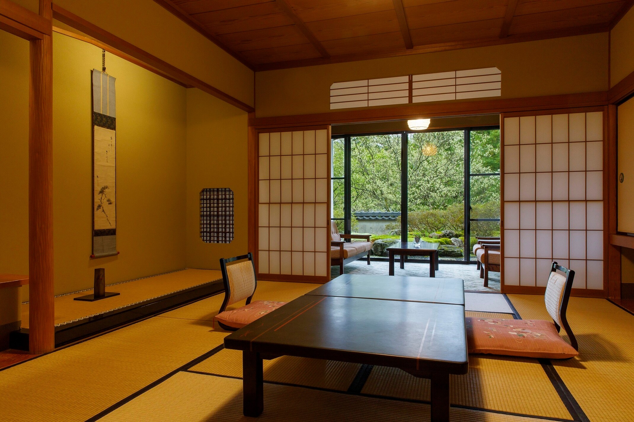 [อาคารหลัก: ห้องสไตล์ญี่ปุ่น 10 ถึง 12.5 เสื่อทาทามิ] (ตัวอย่าง) ห้องสไตล์ญี่ปุ่นล้วนที่มีรูปลักษณ์ที่สงบ