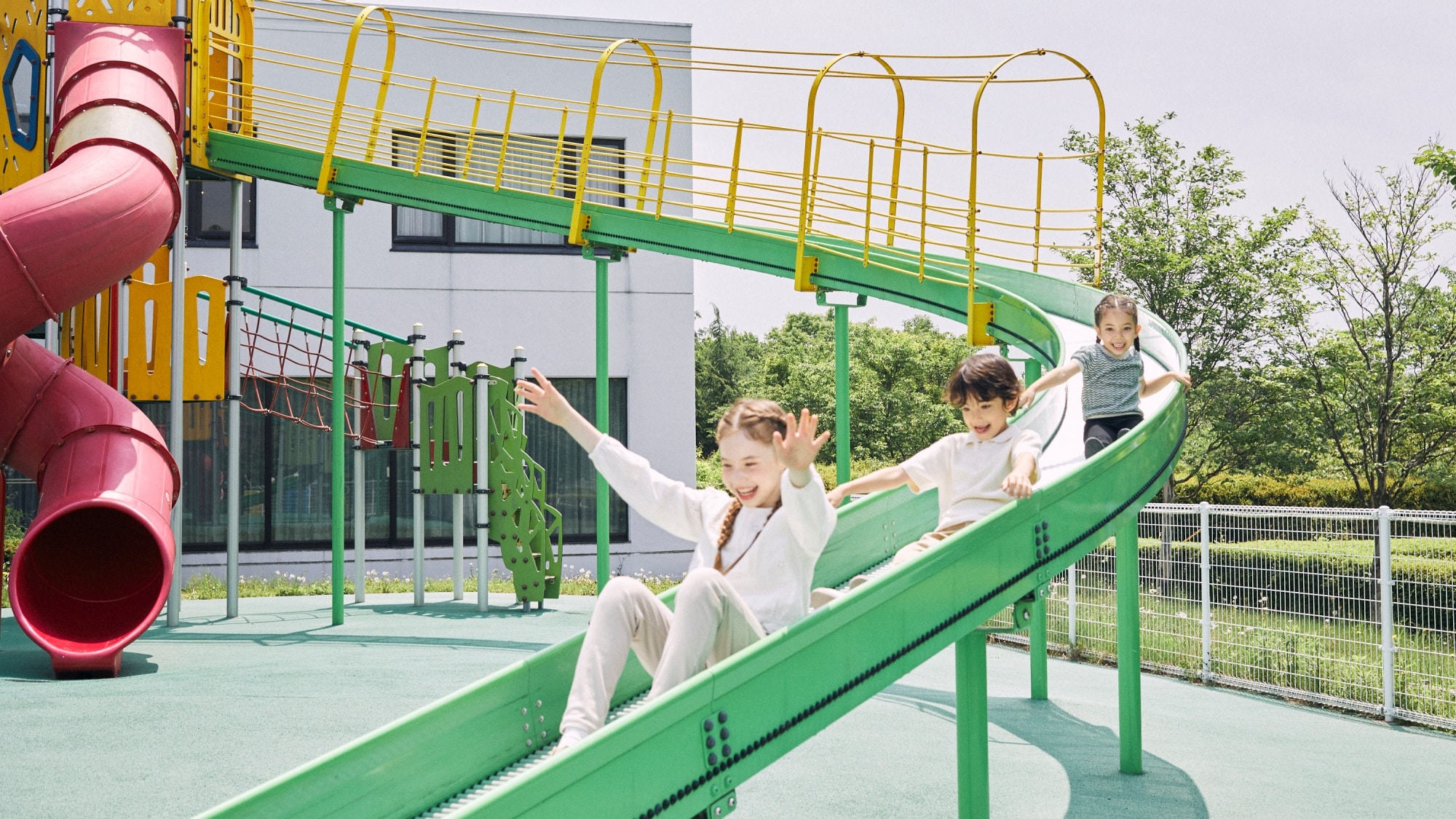 [Outdoor kids' space NASOBO] Fun play equipment such as kids' athletic equipment and long slides