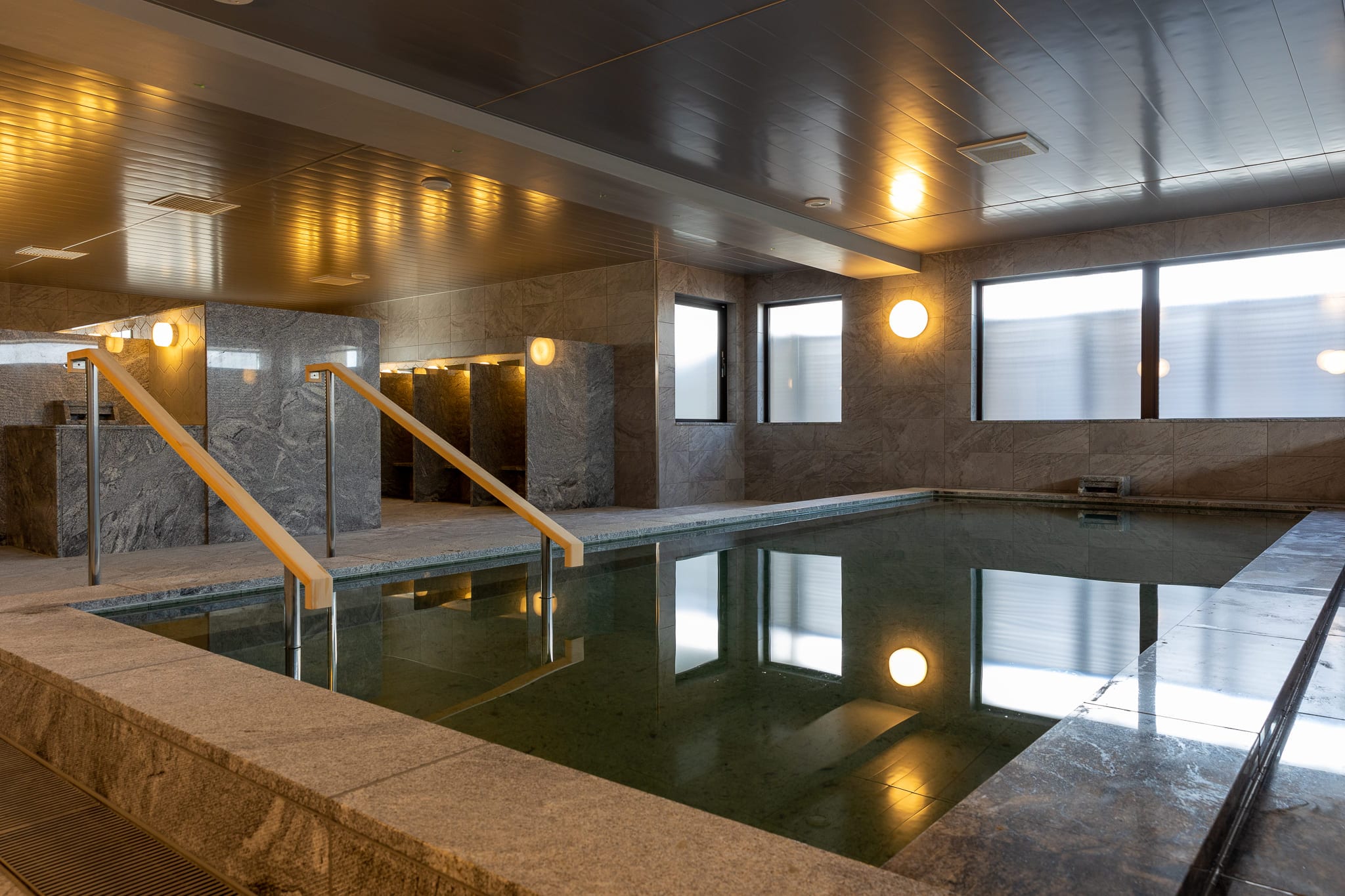 Large communal bath, indoor bath