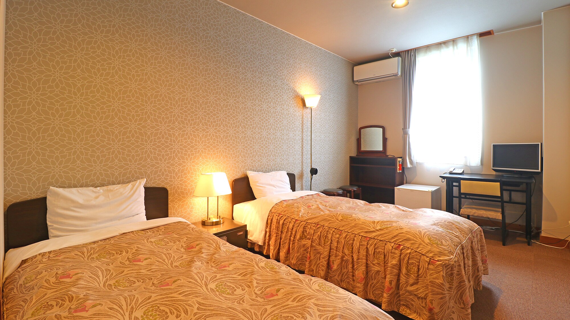 #Twin: Only one Western-style twin room available.