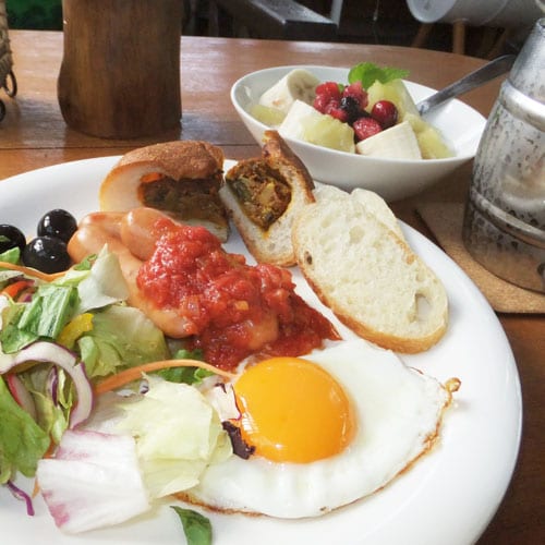 *Enjoy a leisurely breakfast while basking in the morning sun