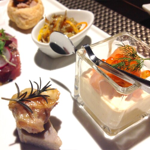 [Dinner/Appetizer Example] There are about 5 seasonal appetizers. They are colorful and rich in ingredients.