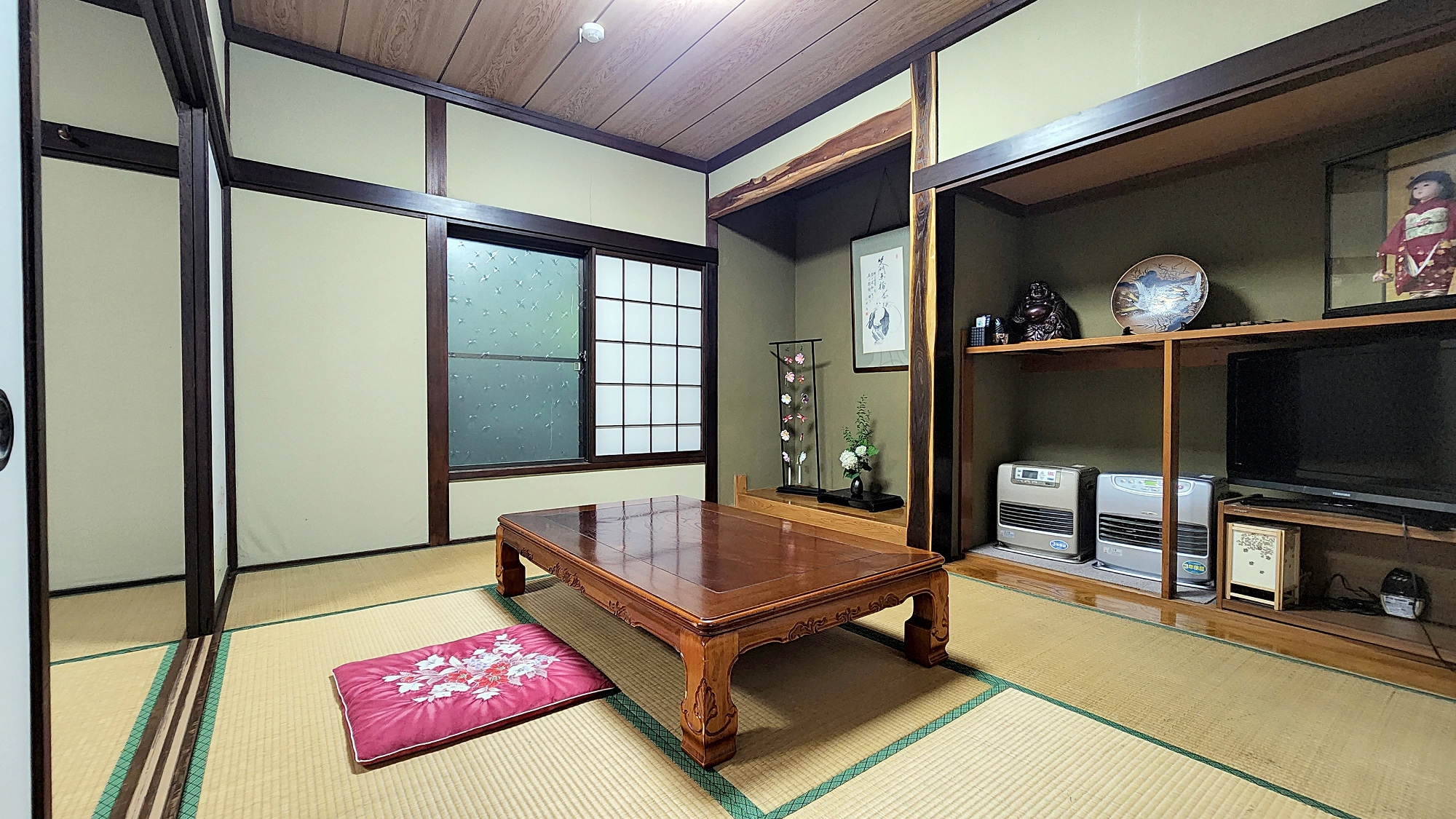 [Guest room] Japanese-style room with two rooms and 14 tatami mats
