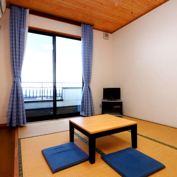 [Main building Japanese-style room, 6 tatami mats] A Japanese-style room of perfect size for one or two people. Enjoy a relaxing time.