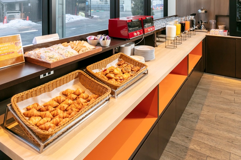 【自助早餐】麵包、飲料角