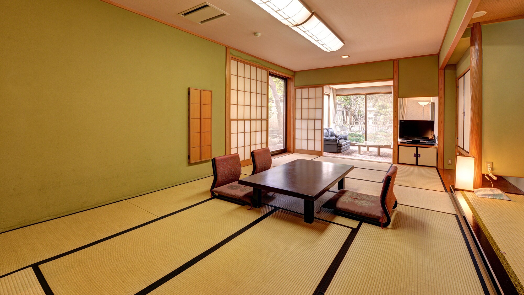 * [Japanese-style room with garden (14 tatami mats)] 1st floor / guest room * Example