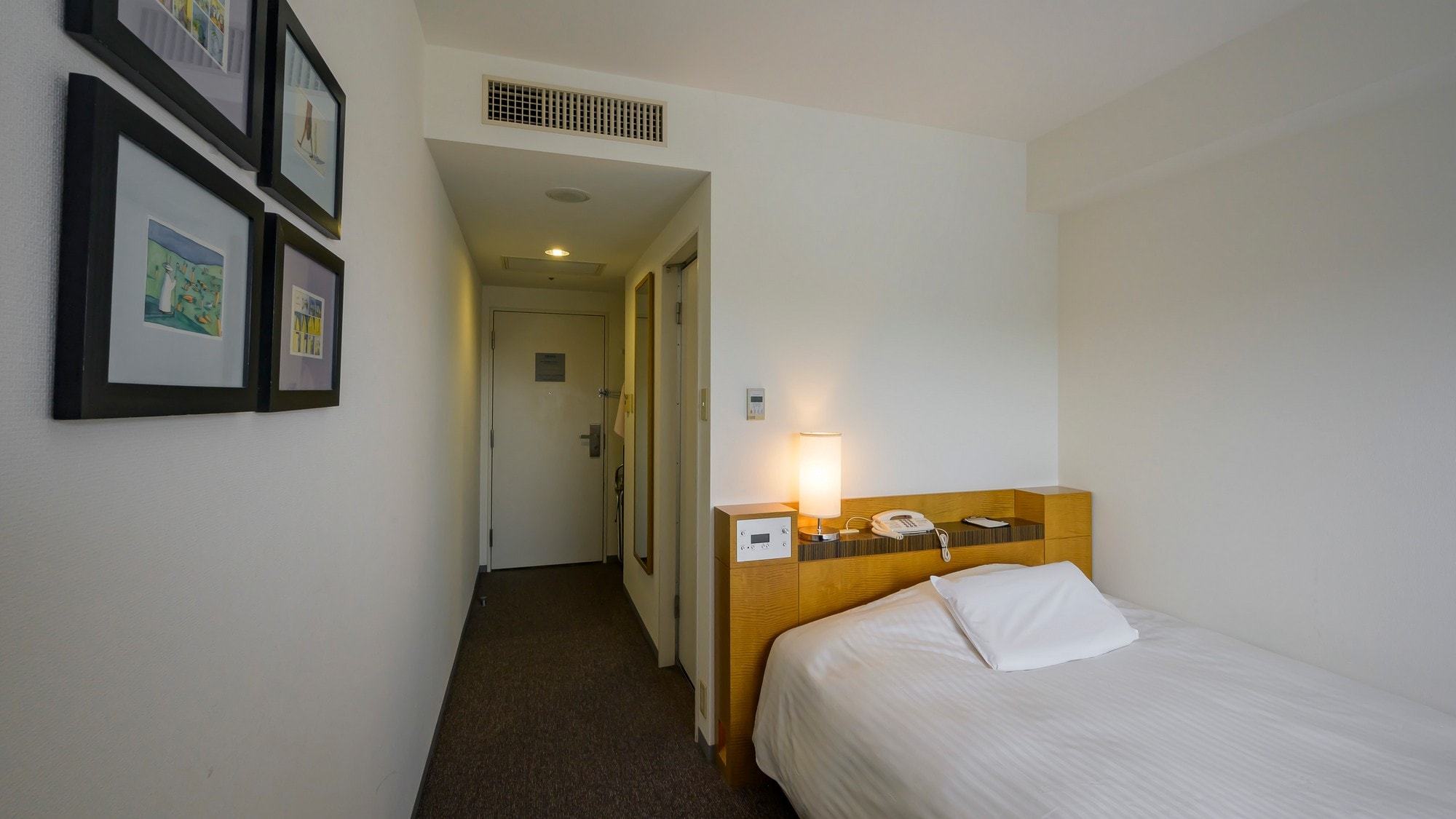 [Comfort Single] You can relax in a spacious room.