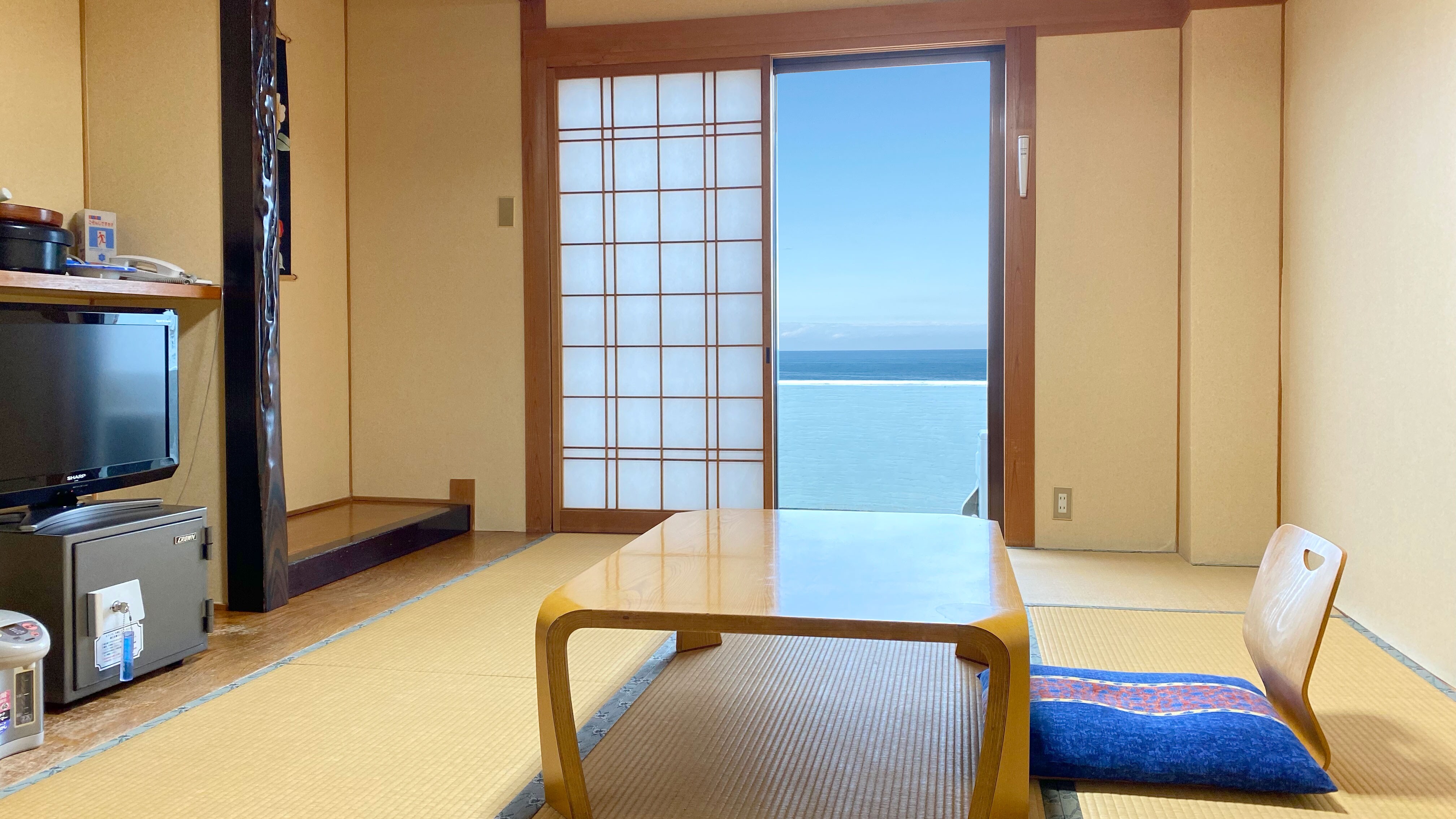 Main building Japanese-style room * The view varies depending on the room.