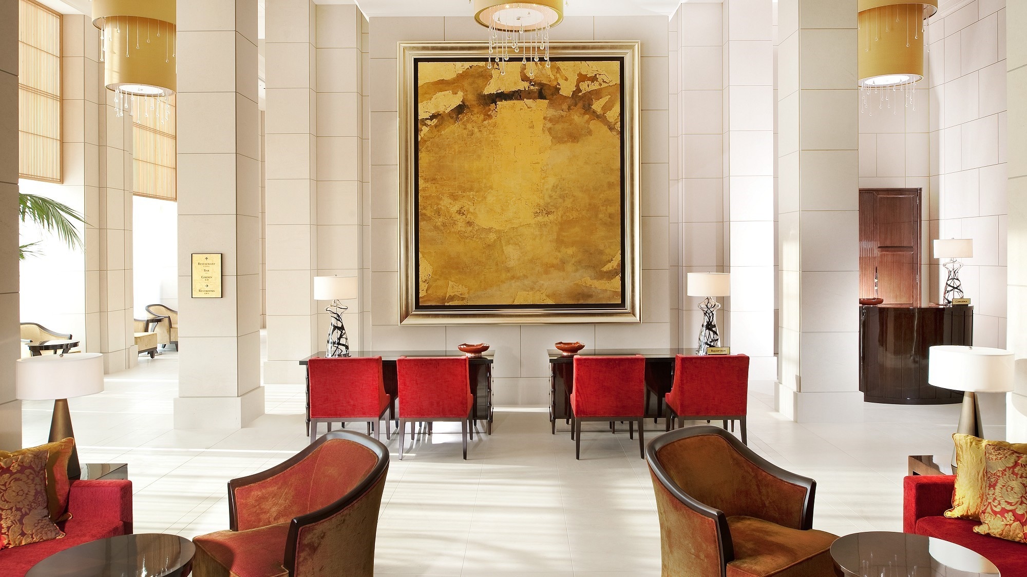 Lobby We will welcome you in a modern, luxurious and sophisticated space.