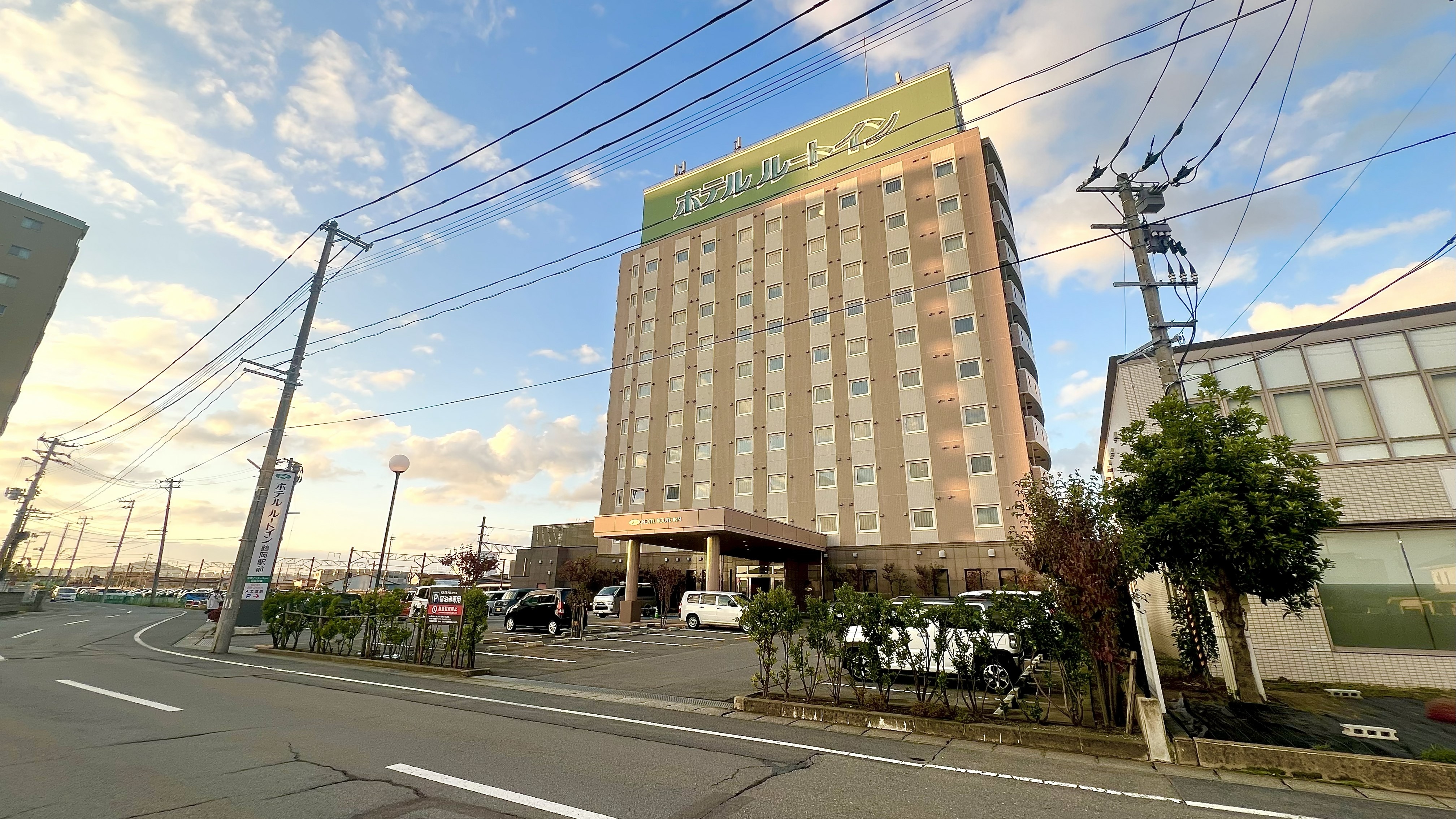 【外观】整个酒店（白天）