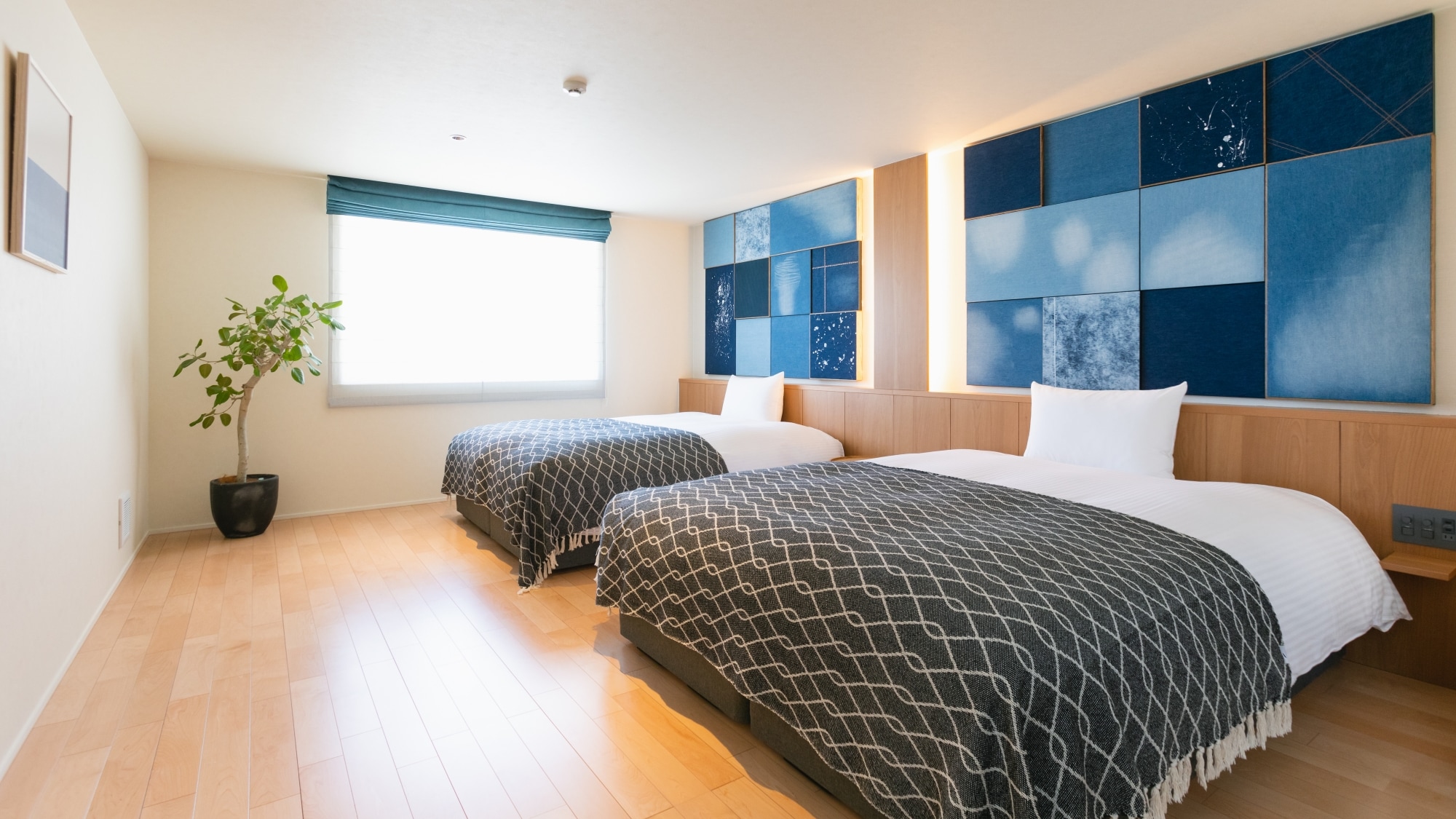 Denim Twin Suite Room A | Bed