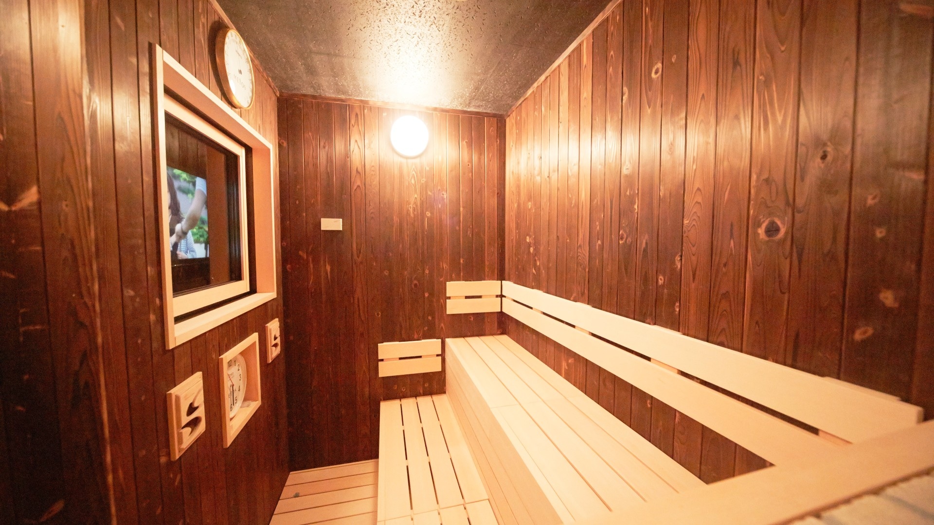 ■ [Women] High temperature sauna (temperature: approx. 95 ℃) with TV (capacity 5 people / stop from 1:00 to 5:00 at midnight)