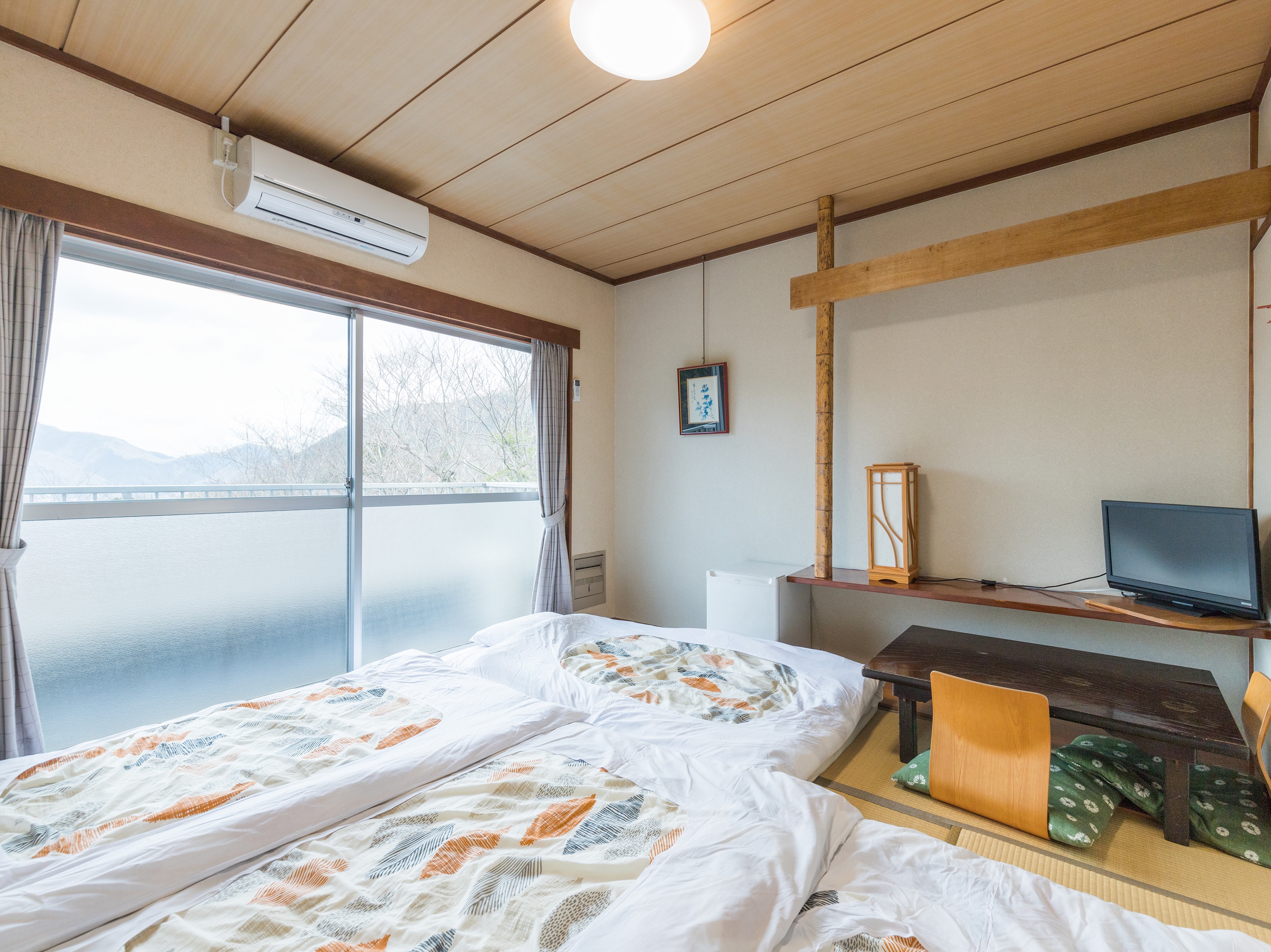 Japanese-style room for 1 to 4 people (without bath and toilet)