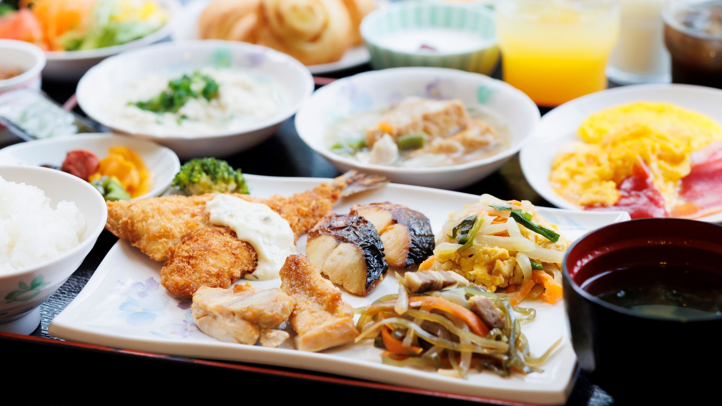 在鄰近的飯店享用早餐