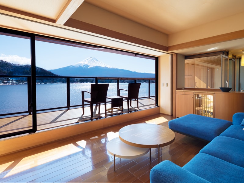 An example of a special room with an open-air bath