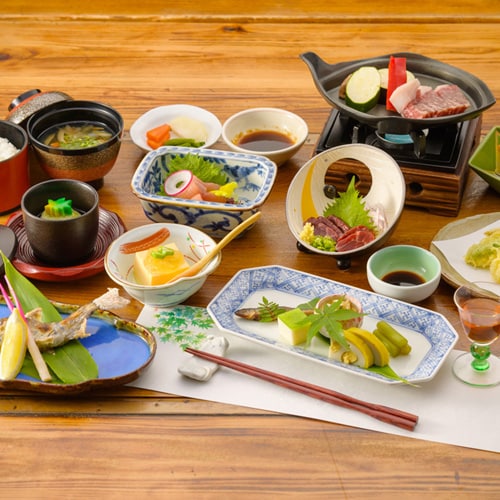 [Supper / Example] Please enjoy kaiseki cuisine that is particular about Aso ingredients such as Aso king of red beef, horse sashimi, and rock fish.