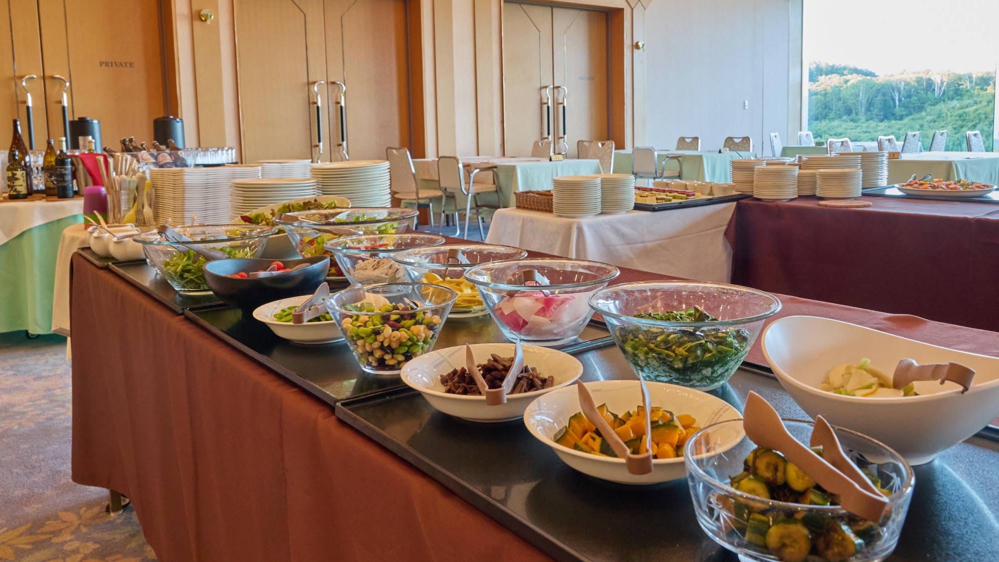 - [Morning Buffet] A wide variety of local ingredients and fresh vegetables are available