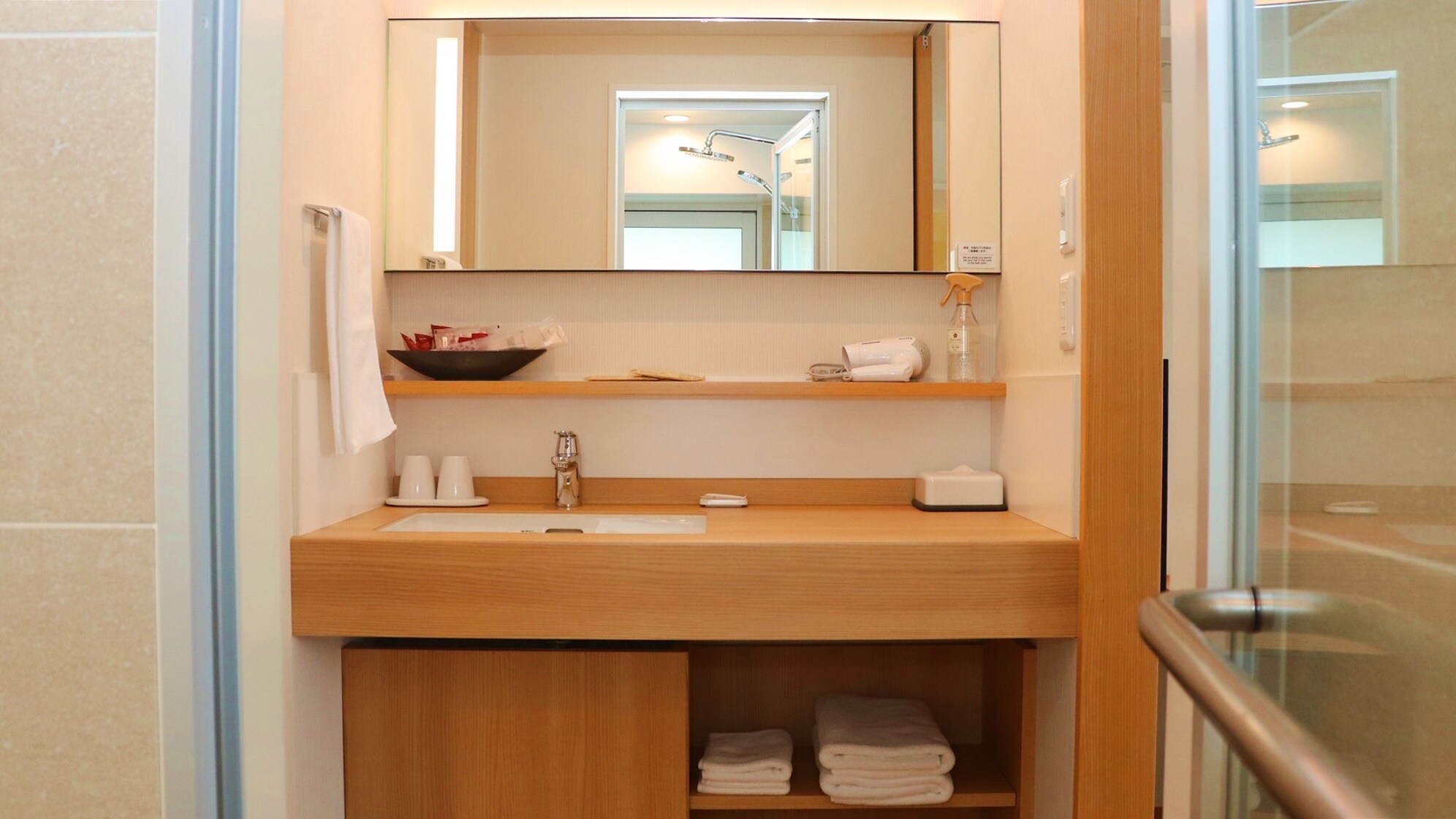 *[Stylish Twin] Comfortable with separate bath, toilet, and vanity space