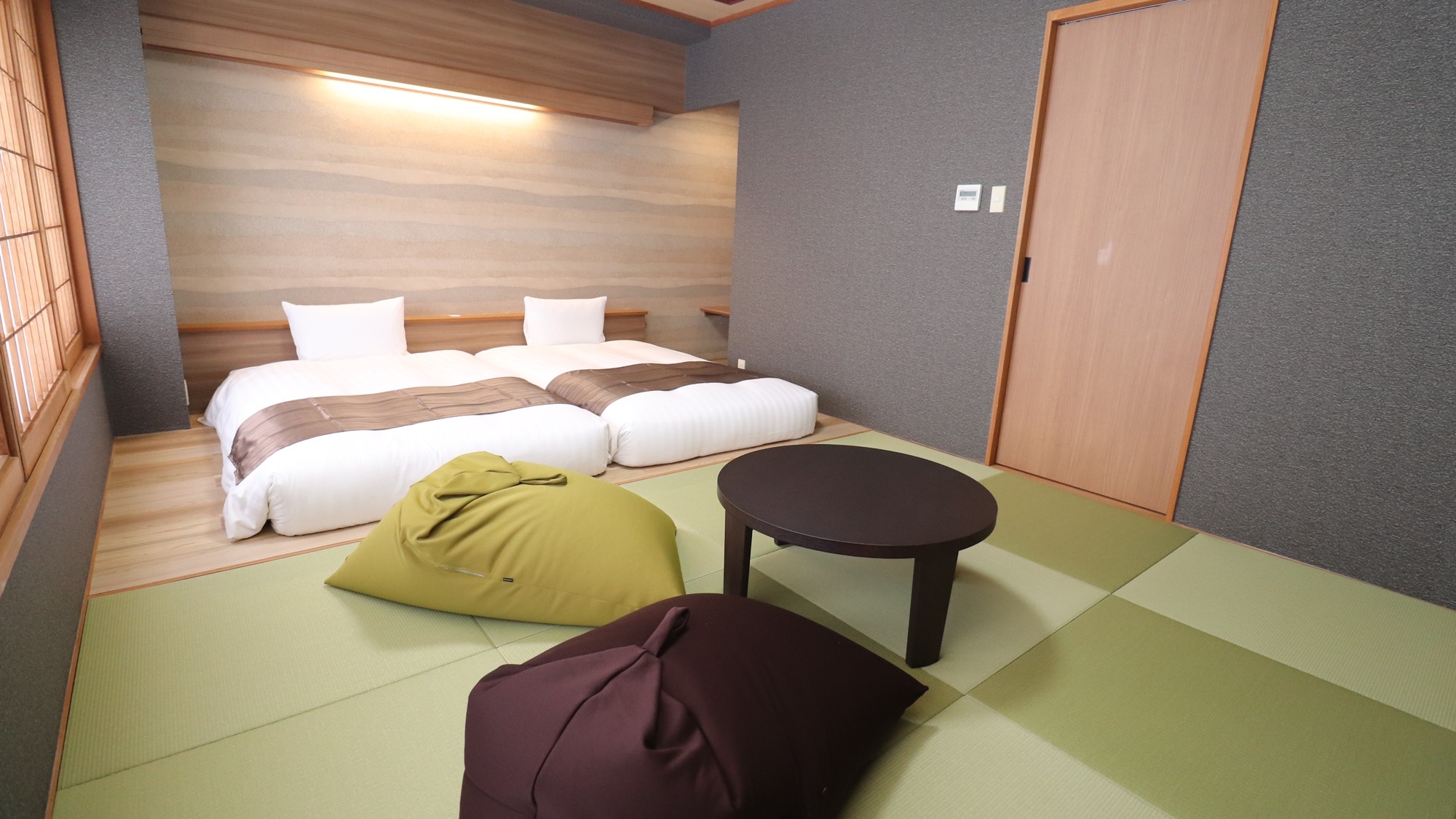 *[Japanese-Western style room] Maximum of 4 people, recommended for families, groups, and individuals.