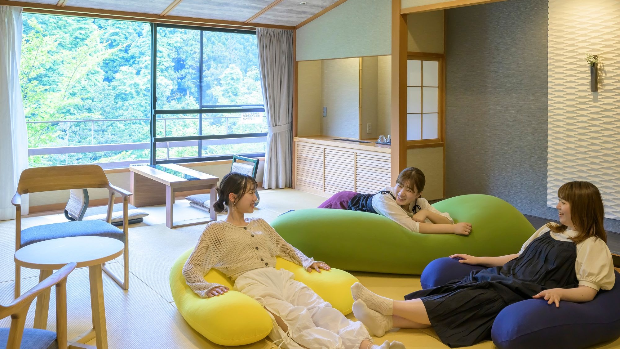 [Manyokan Japanese modern guest room - riraku Yuriraku -] A relaxing guest room with the ultimate seating comfort "Yogibo"