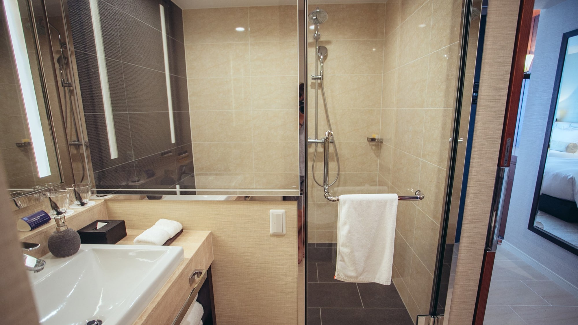 [Kamar Mandi Deluxe Twin] Anda dapat menikmati waktu mandi Anda secara perlahan di kamar mandi dan bathtub yang terpisah.