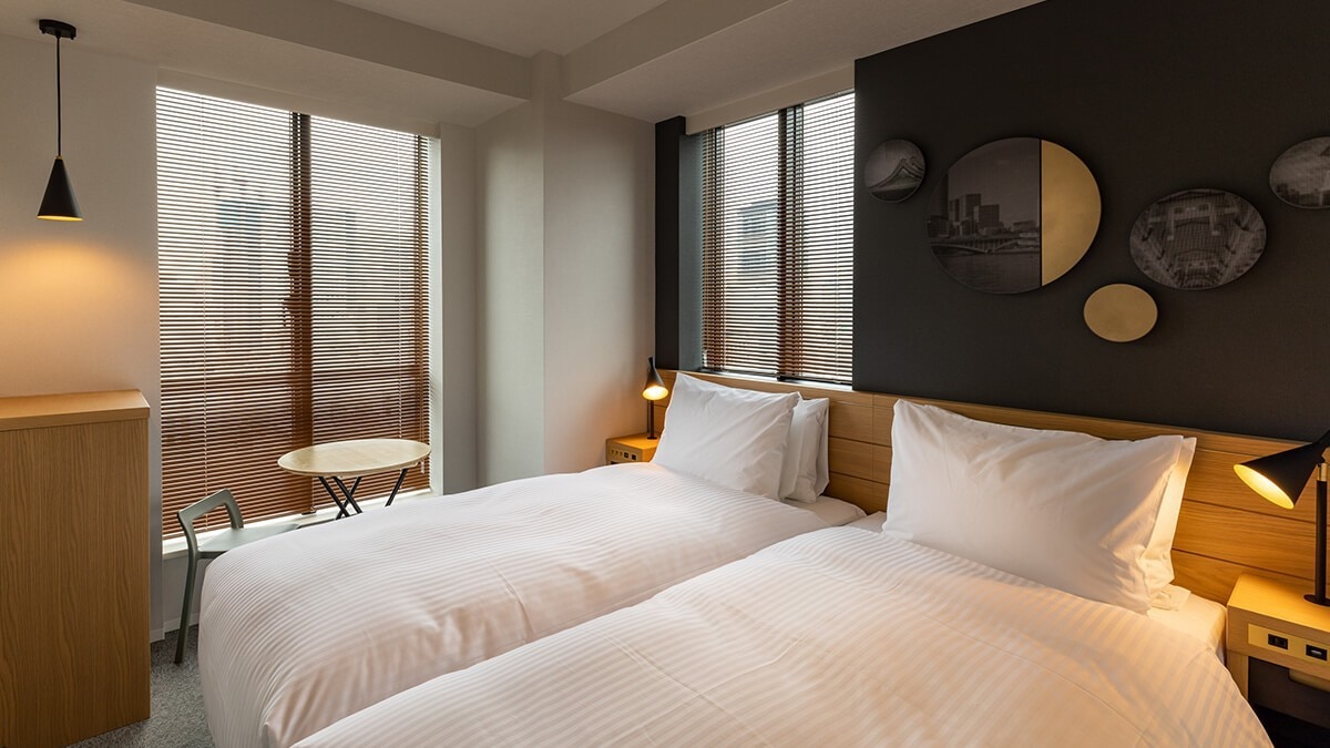 [Hollywood Twin] A twin room with no gap between beds, which is safe for families with small children.