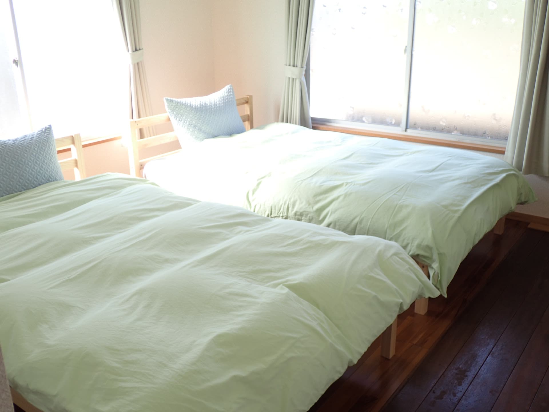 Good Green Bedroom