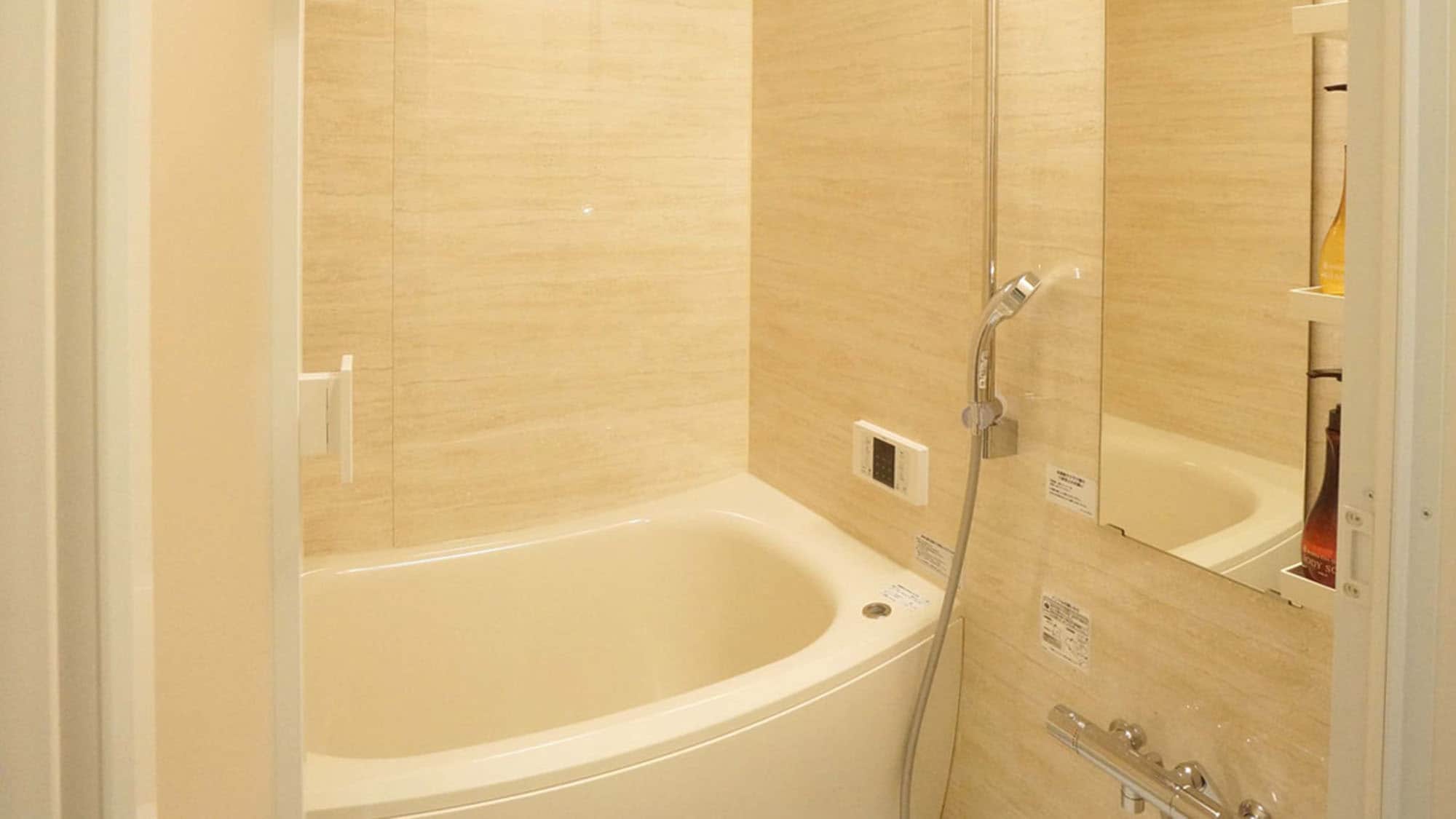 ・"Suite Family Room 202" Clean bathroom