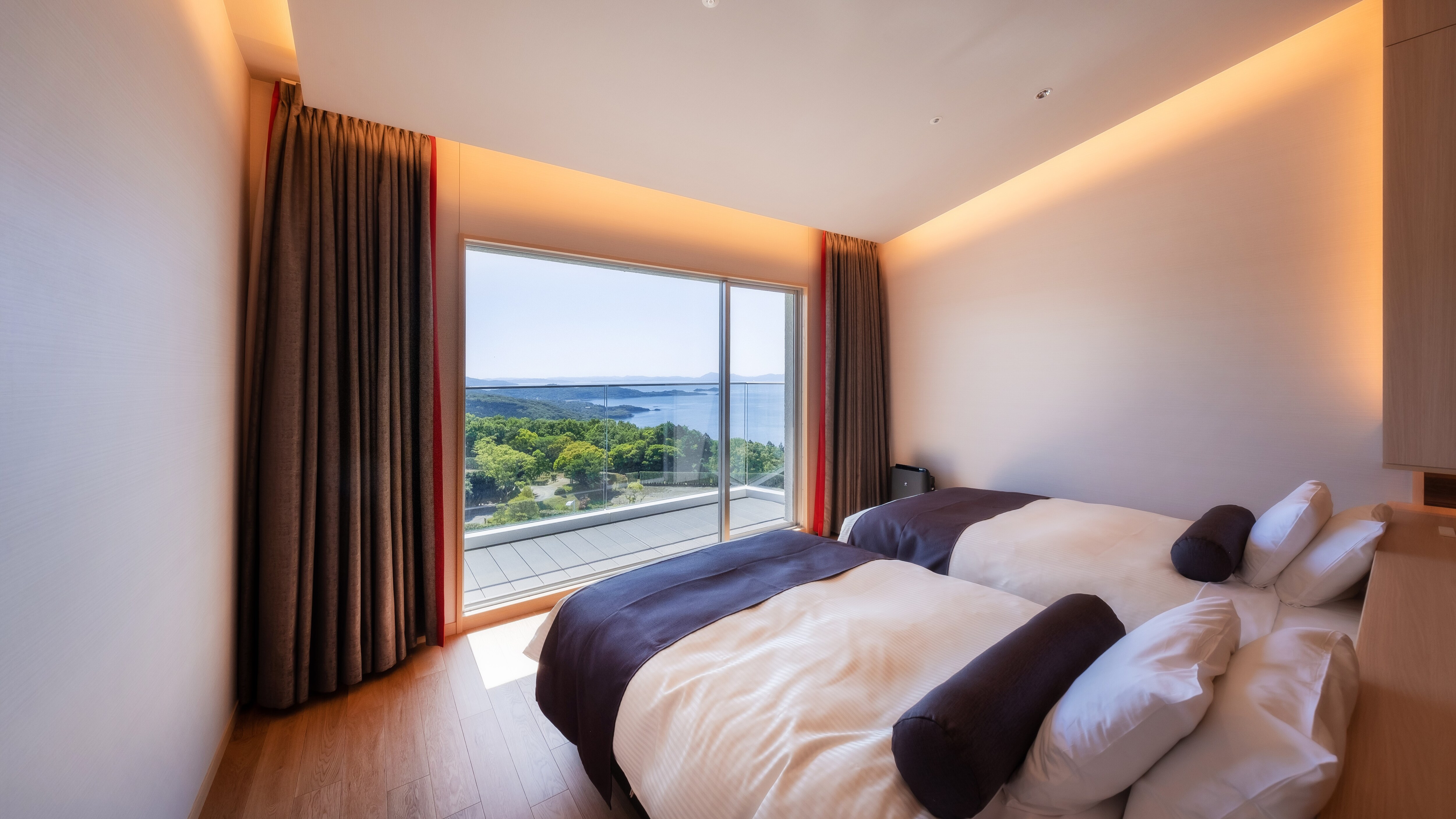 [Lantai Eksekutif] Suite Teras, Kamar Mandi dengan Pemandangan, Terhubung / 96 meter persegi, Kapasitas: 4 orang