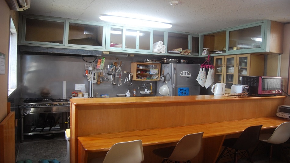[Kitchen] It is a kitchen where you can prepare your own meals. Salt, sugar, soy sauce and oil are free to use.