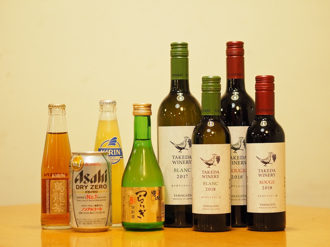 Ngoài ra còn có rượu sake và rượu vang địa phương.
