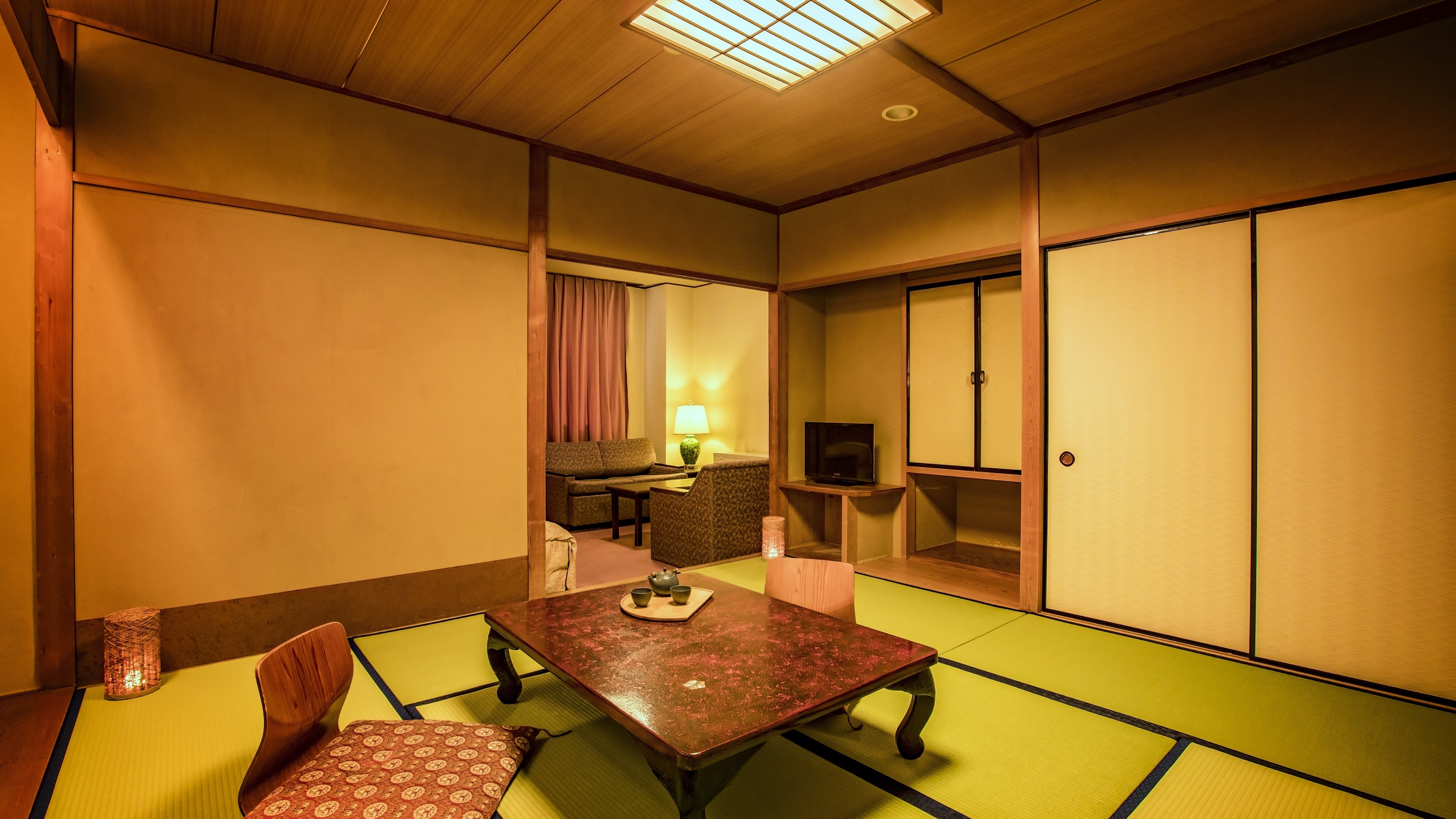Standard Japanese-Western twin room *Example of a guest room