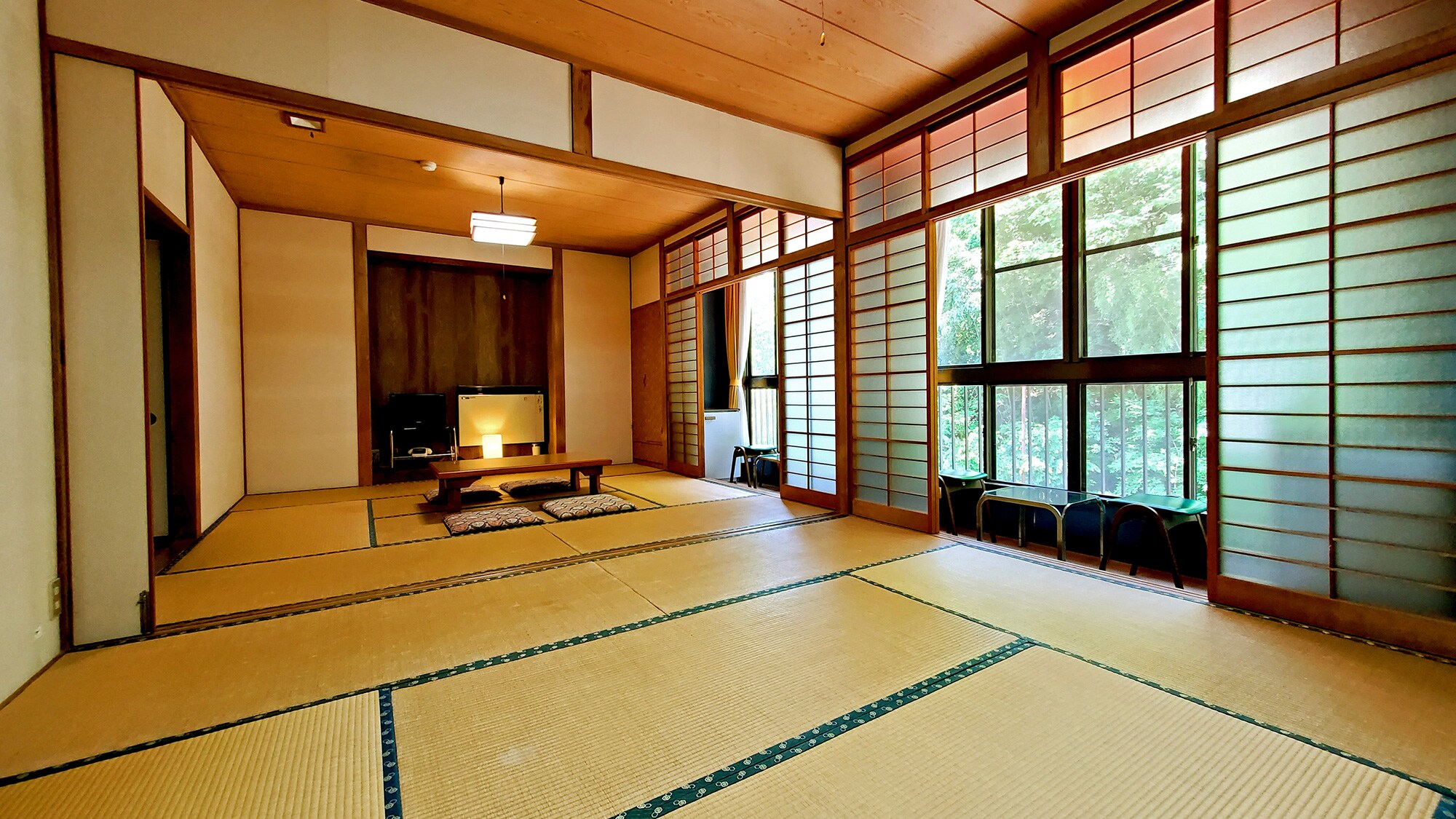 {2 rooms connected} Recommended for families and groups!