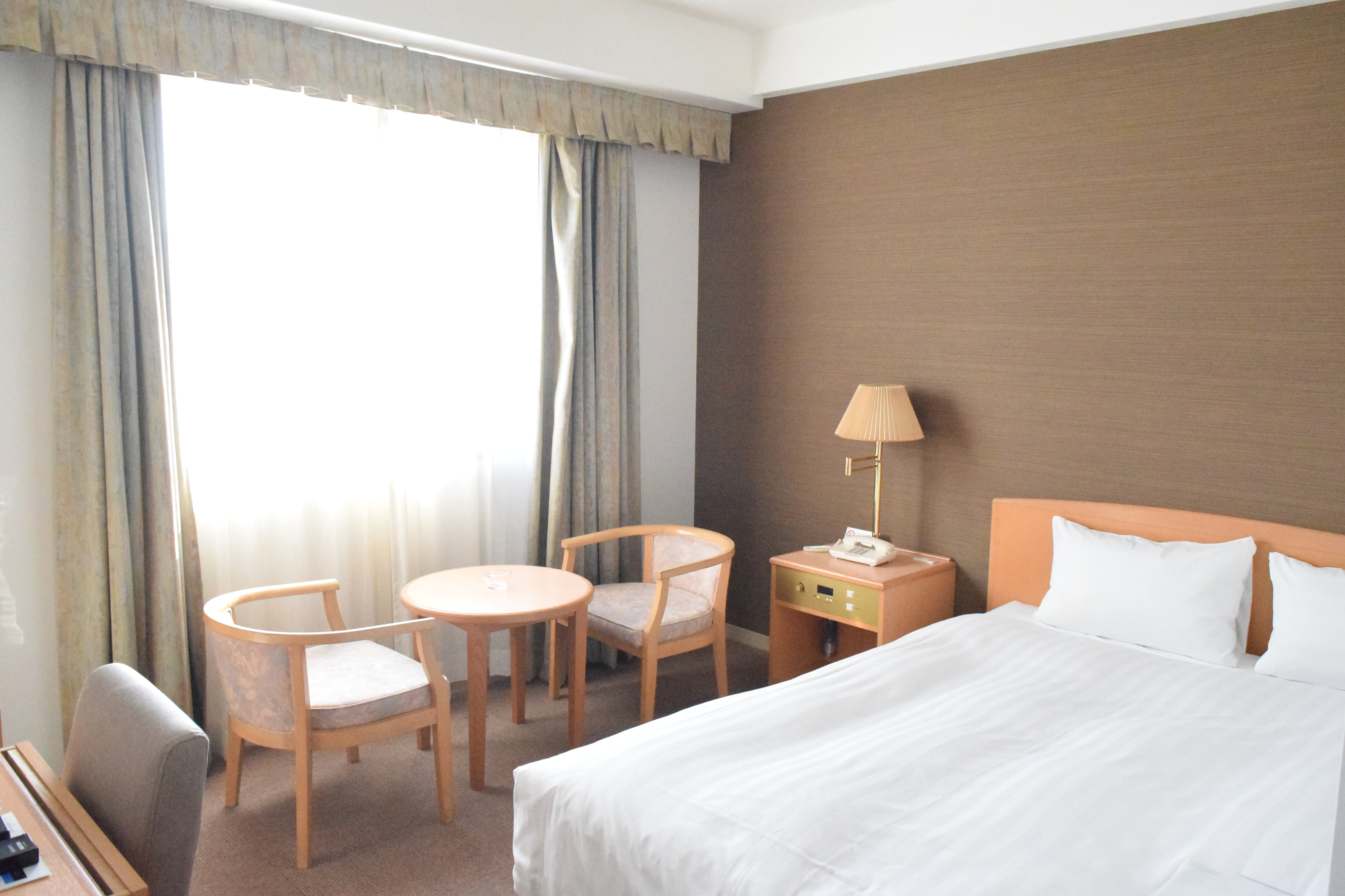 [Double Room B] We have a 140 cm double bed in a spacious room where you can spend a relaxing time ♪