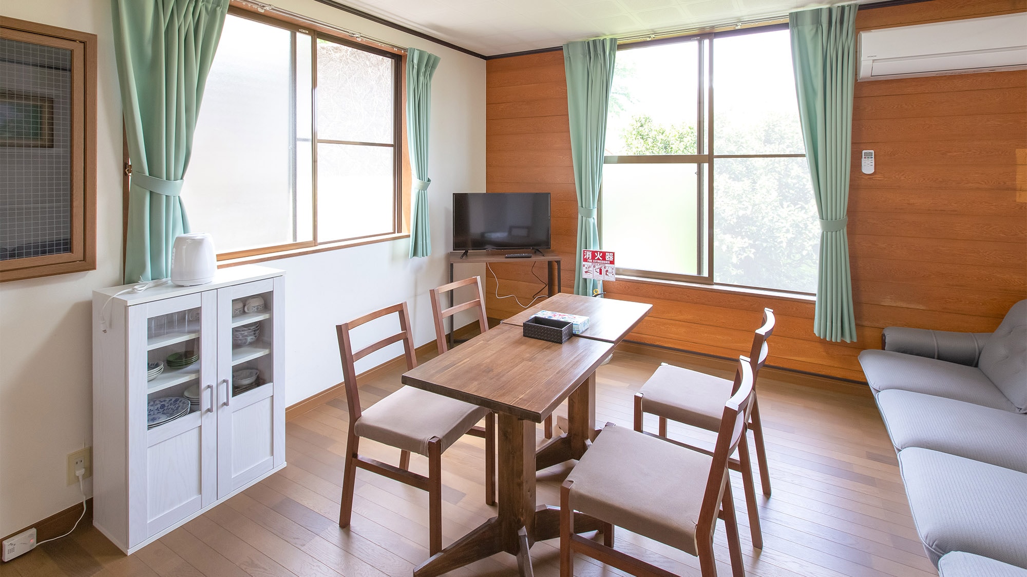 ・[Japanese-style room for 4 people] The bright sunlight pours into the living/dining room, allowing for lively conversation.