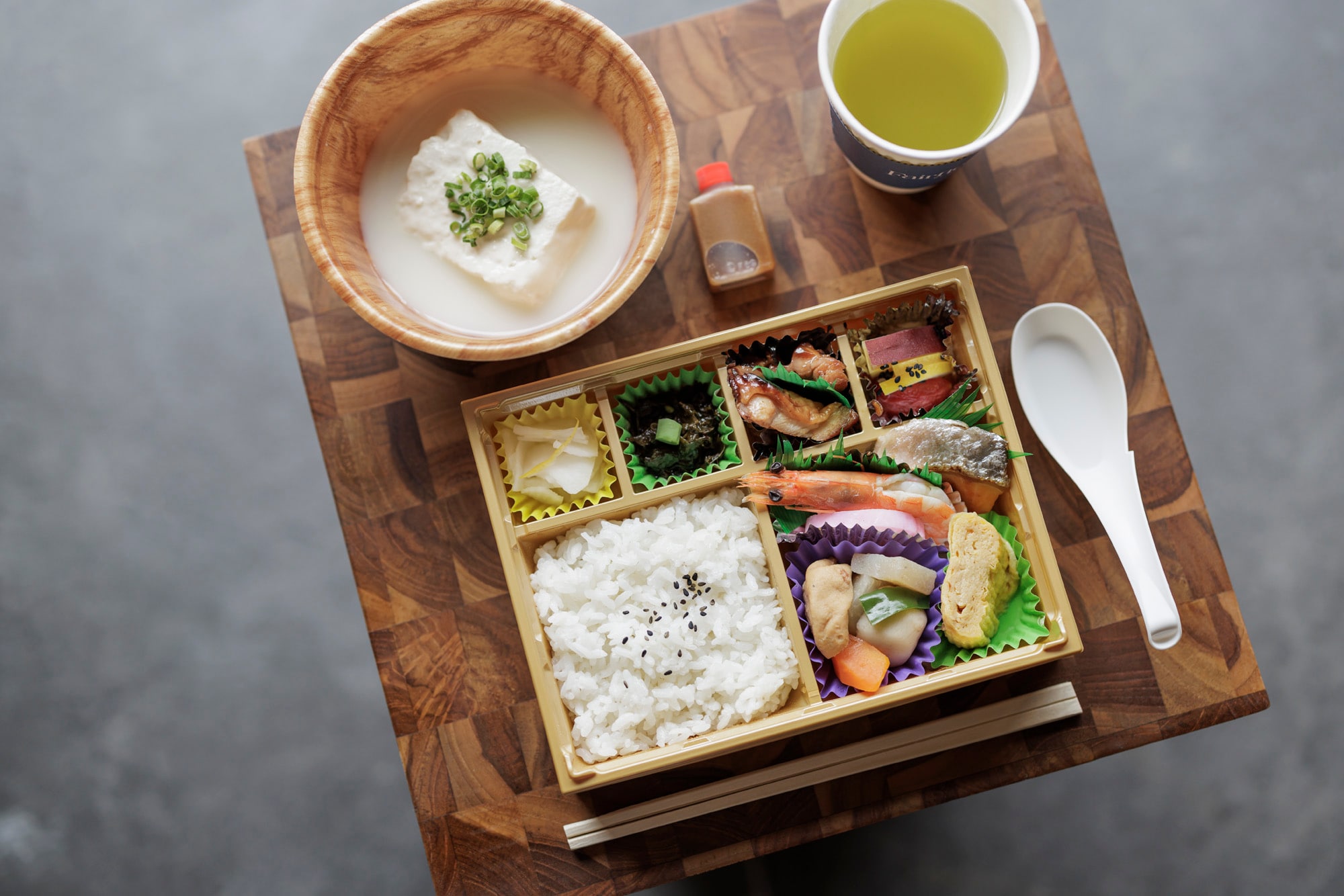 朝食ボックス：地域の美味しいがギュっと詰まった朝食ボックスは要事前予約です。