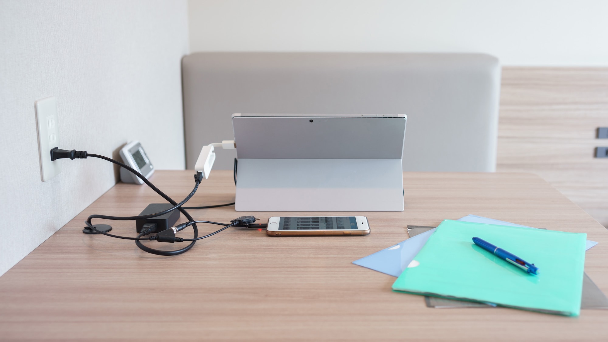 The spacious desk makes it easy to work