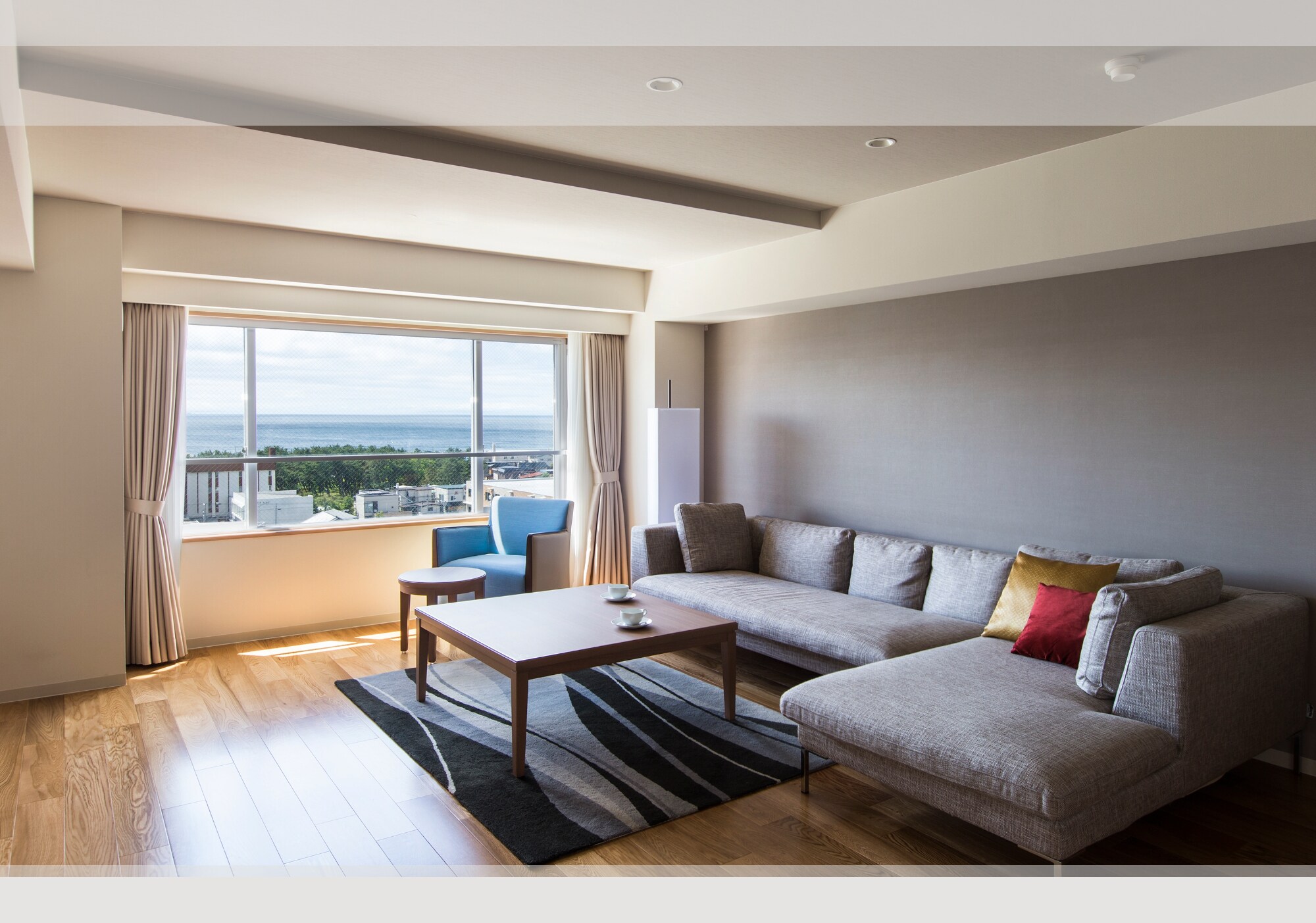 [Example of a Suite Twin Room] <Heisei Modern> Layouts vary depending on the room and interior.