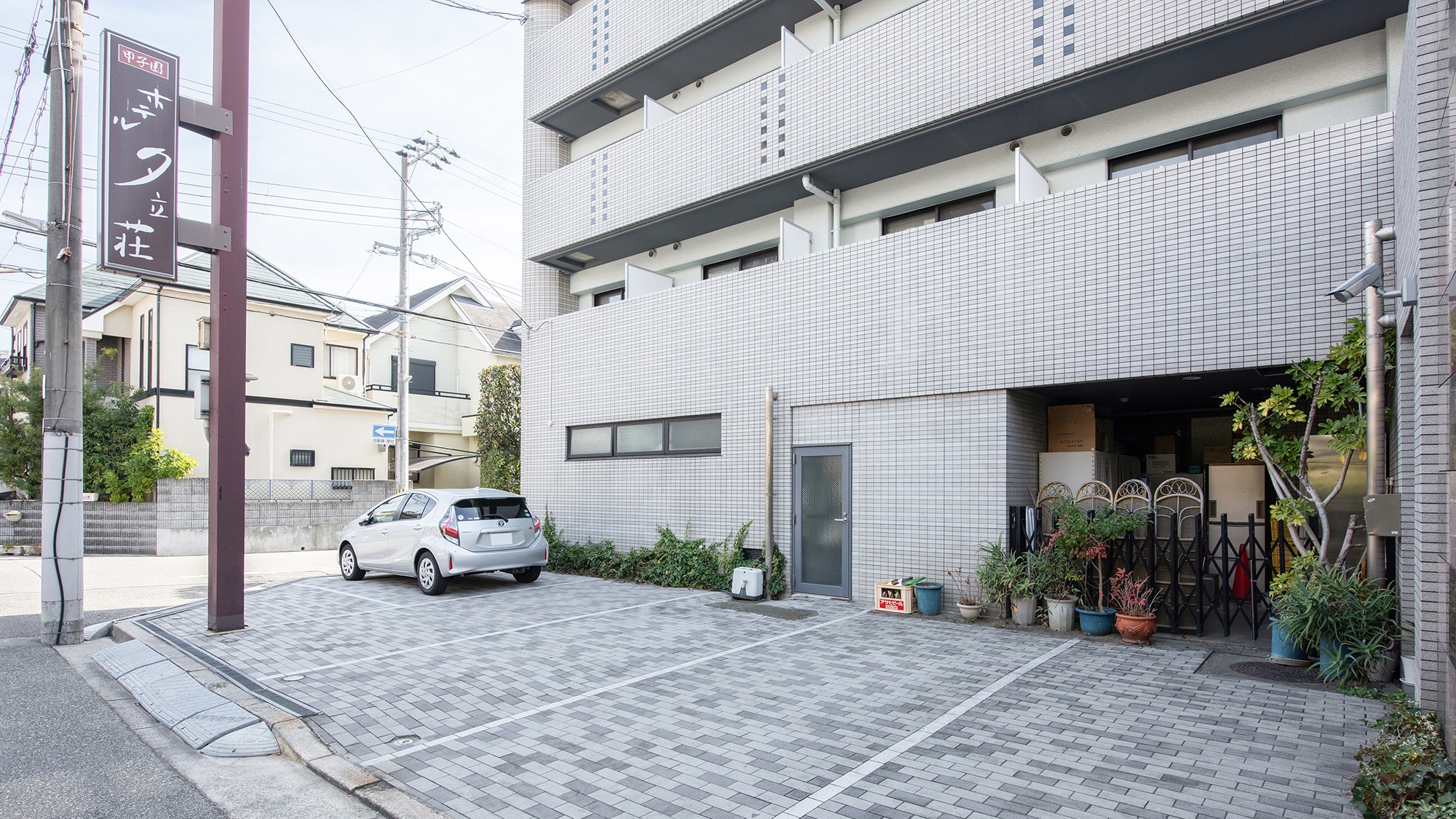 *【停车场1】酒店停车场共有6个车位，先到先得。（需提前预约）
