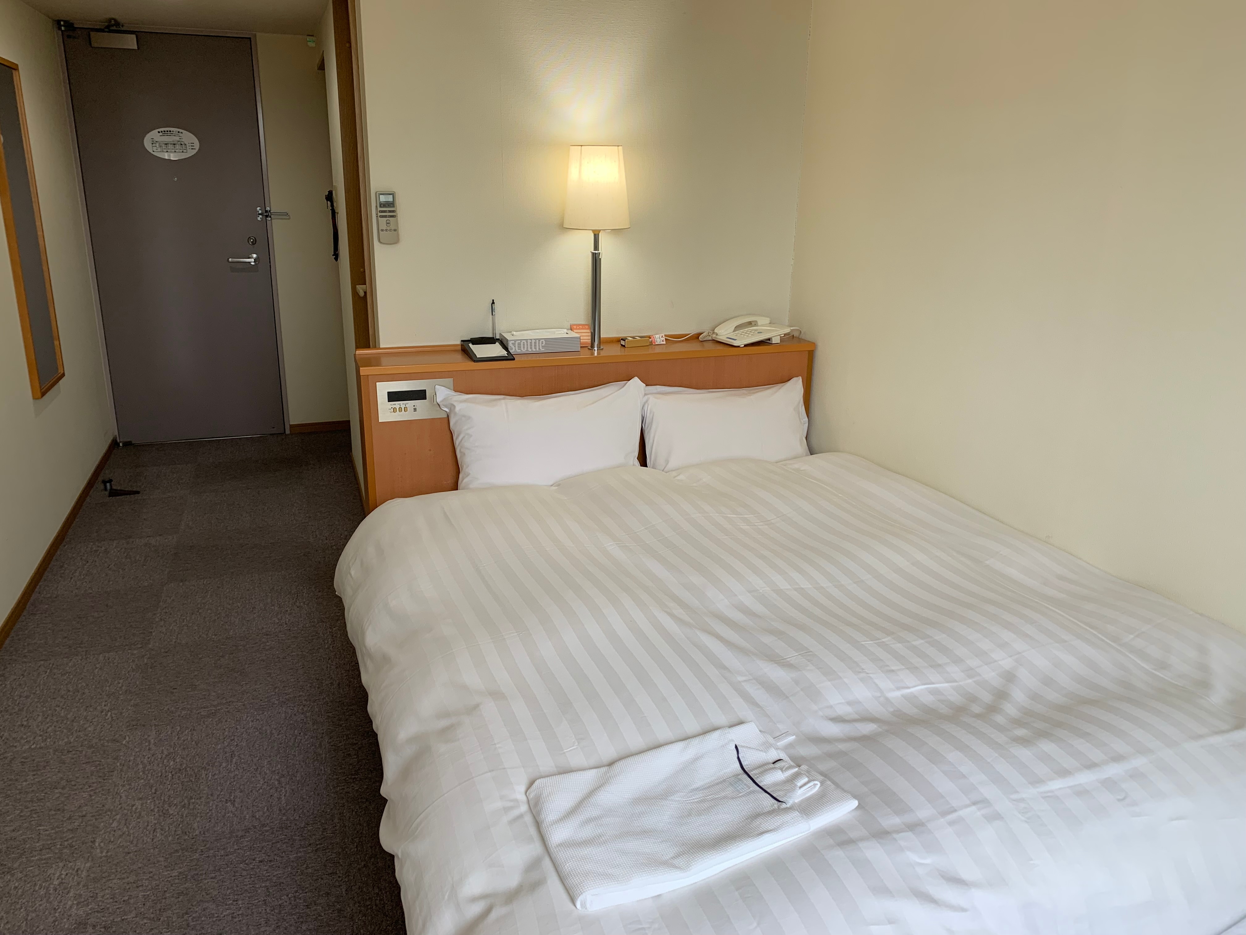 Single and double size beds are available. Please enjoy your stay.