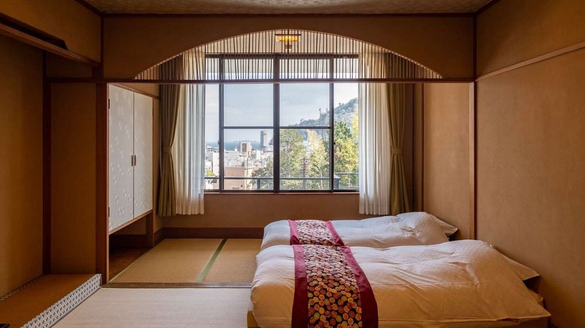 Japanese-style beds are also available. *Please contact us in advance if you wish to use this option.
