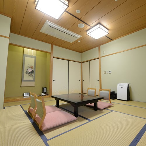 *[Japanese-style room with 15 tatami mats] A spacious room that can be used by groups or trips with three generations!