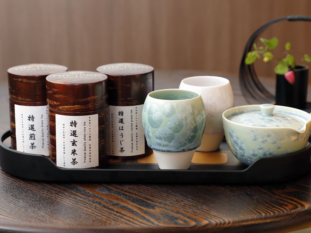 Kiyomizu ware teacup and teapot