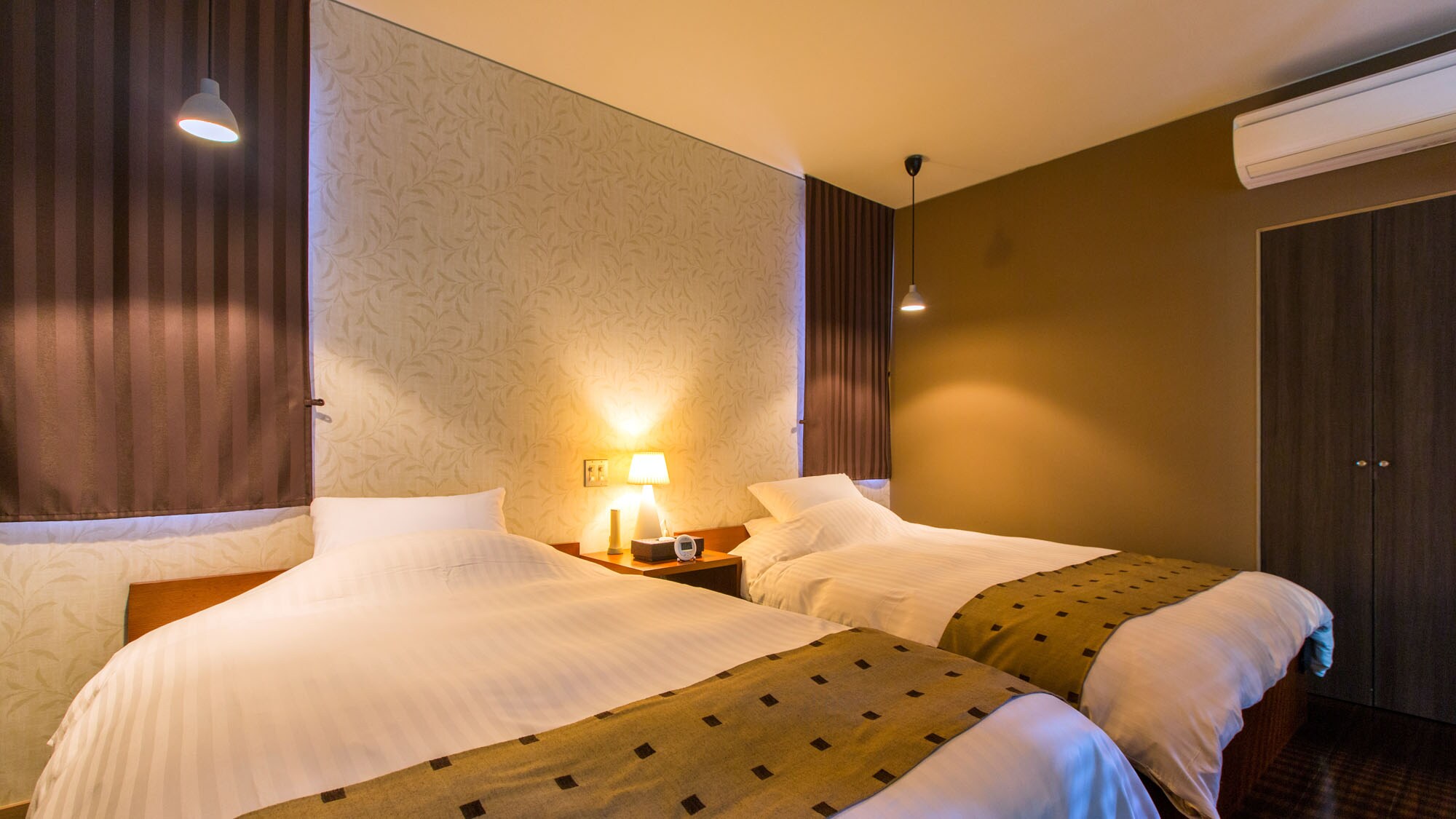 Premium Suite Tues Bedroom