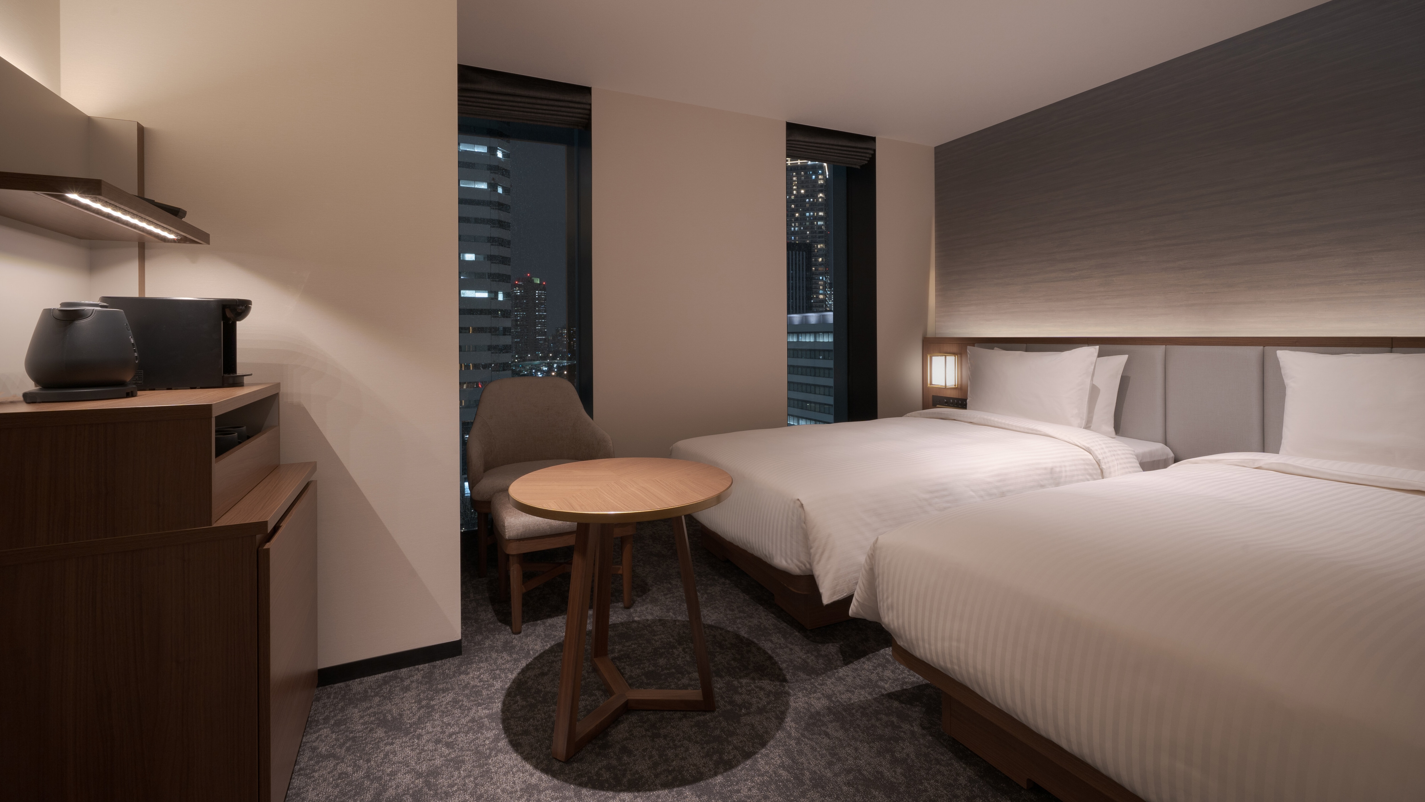 [Deluxe Wide Twin] 28.5 square meters / Corner room / 3 separate areas / Bathroom with washing area